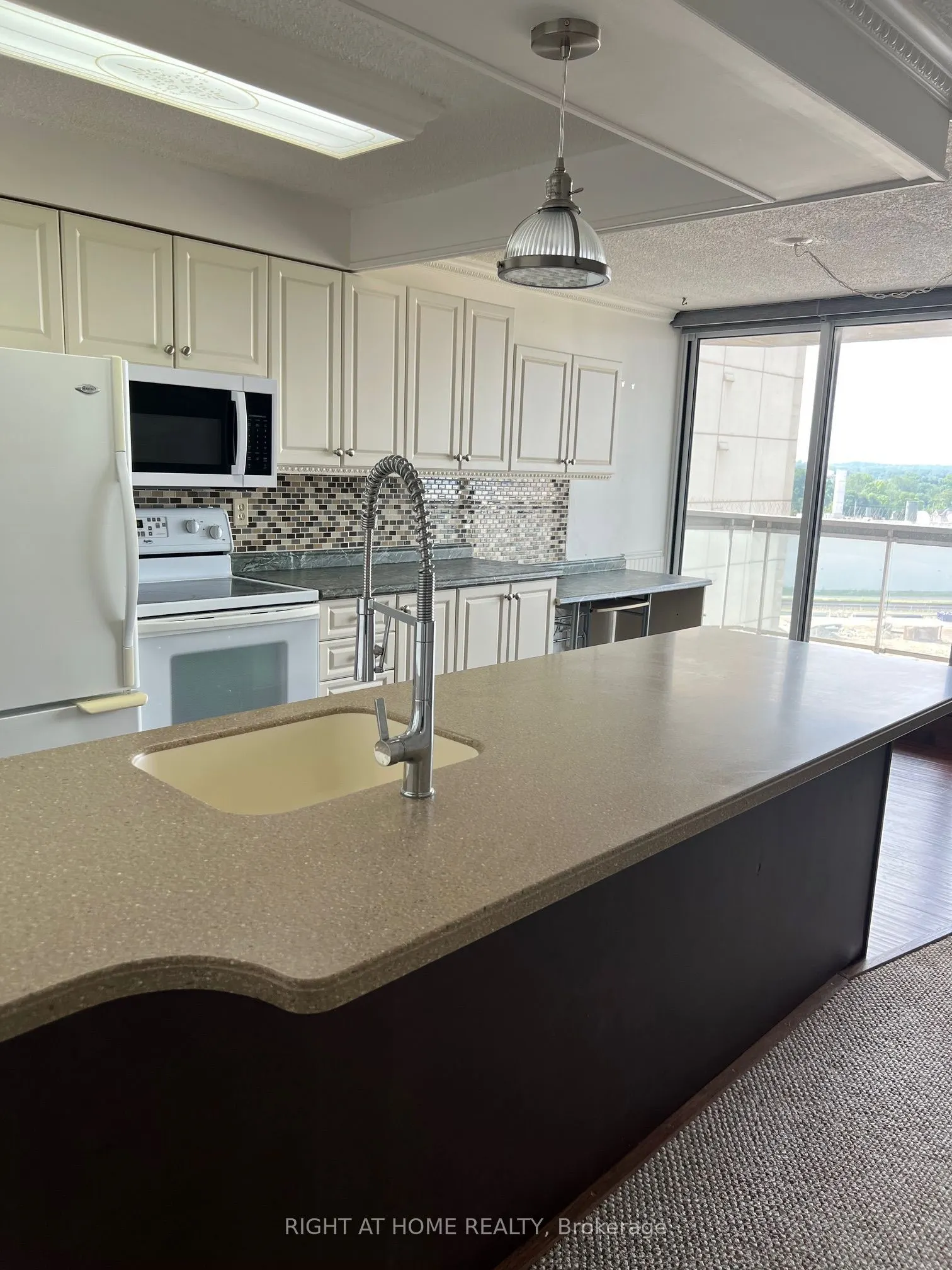 363 Colborne Street #905