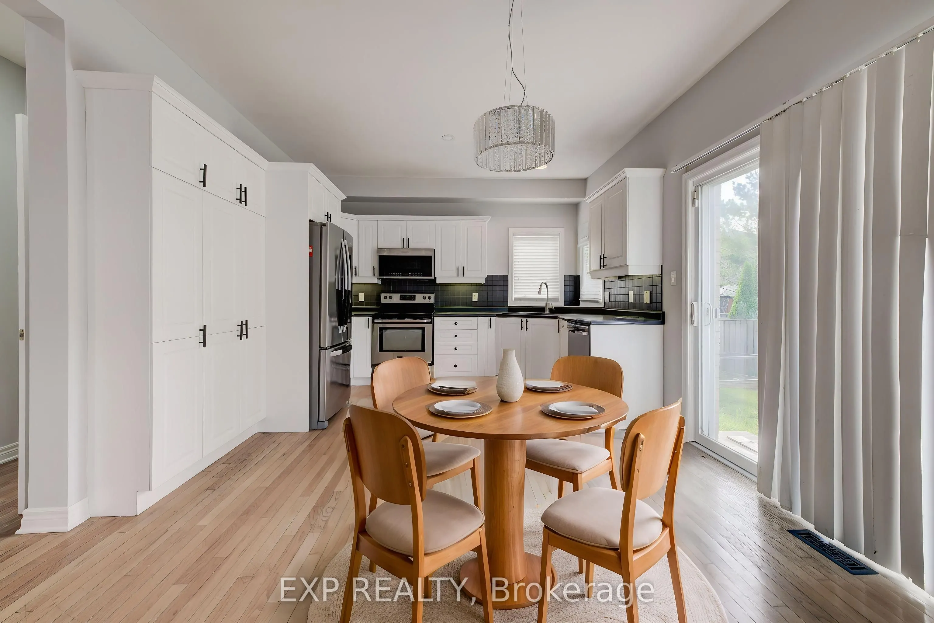 737 North Leaksdale Circle