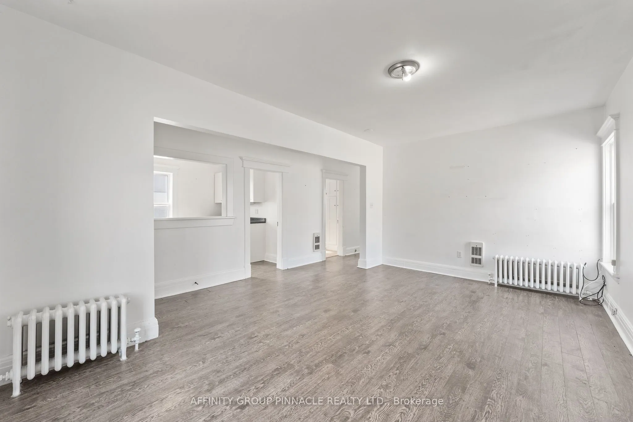 255 Kent Street W