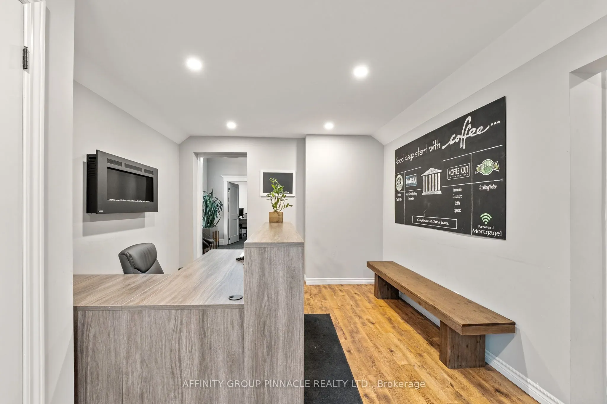 255 Kent Street W