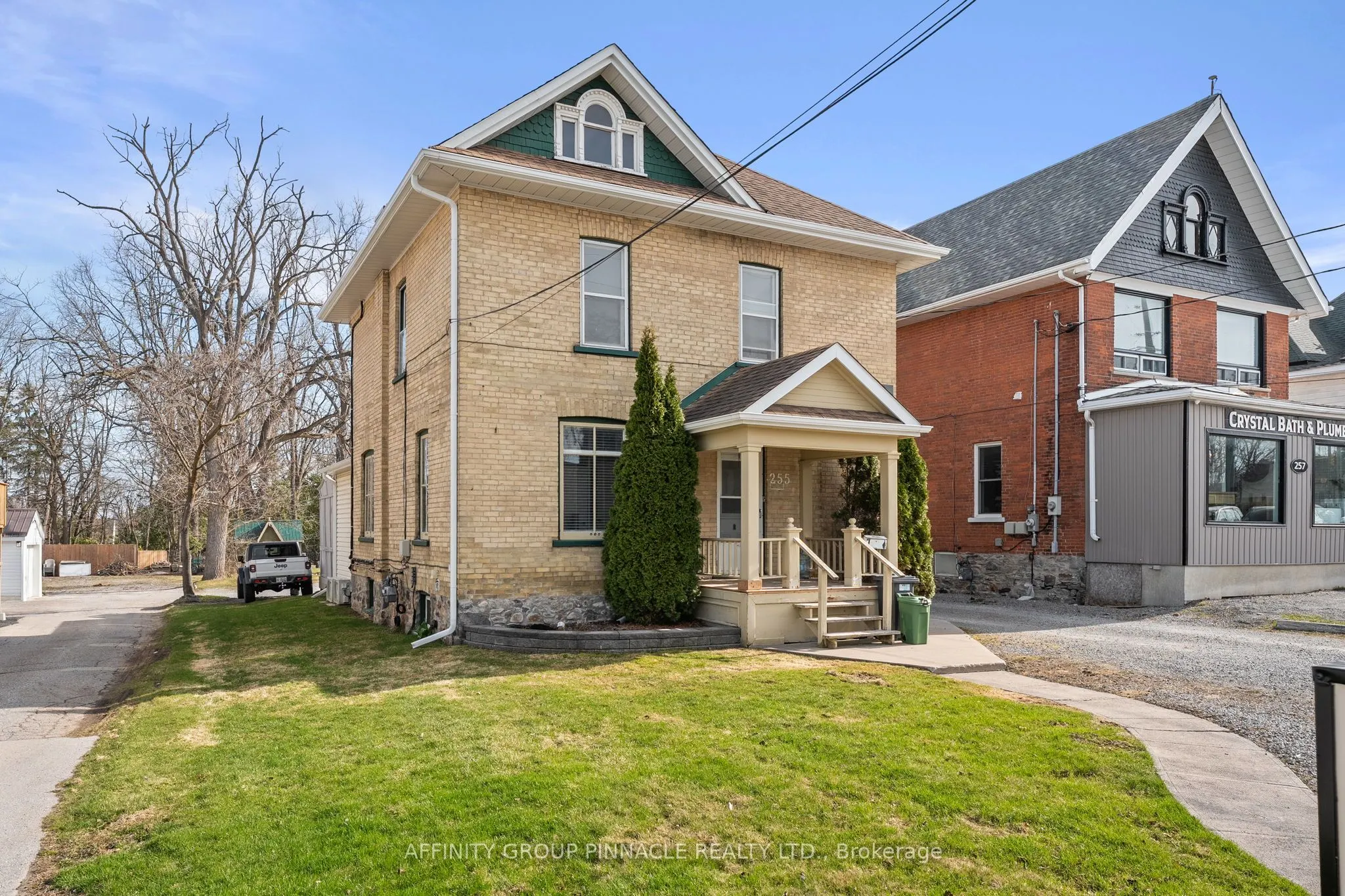 255 Kent Street W
