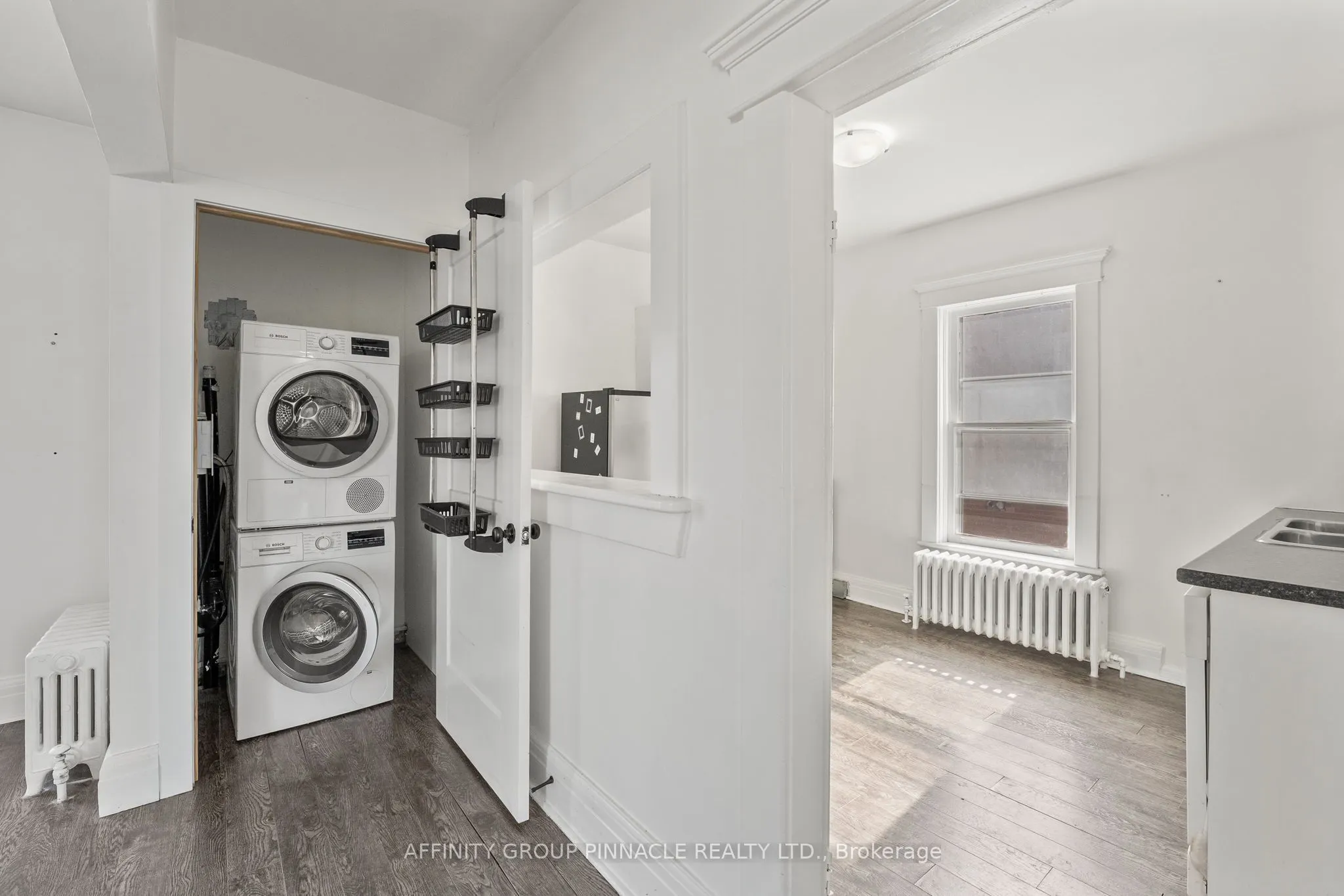 255 Kent Street W