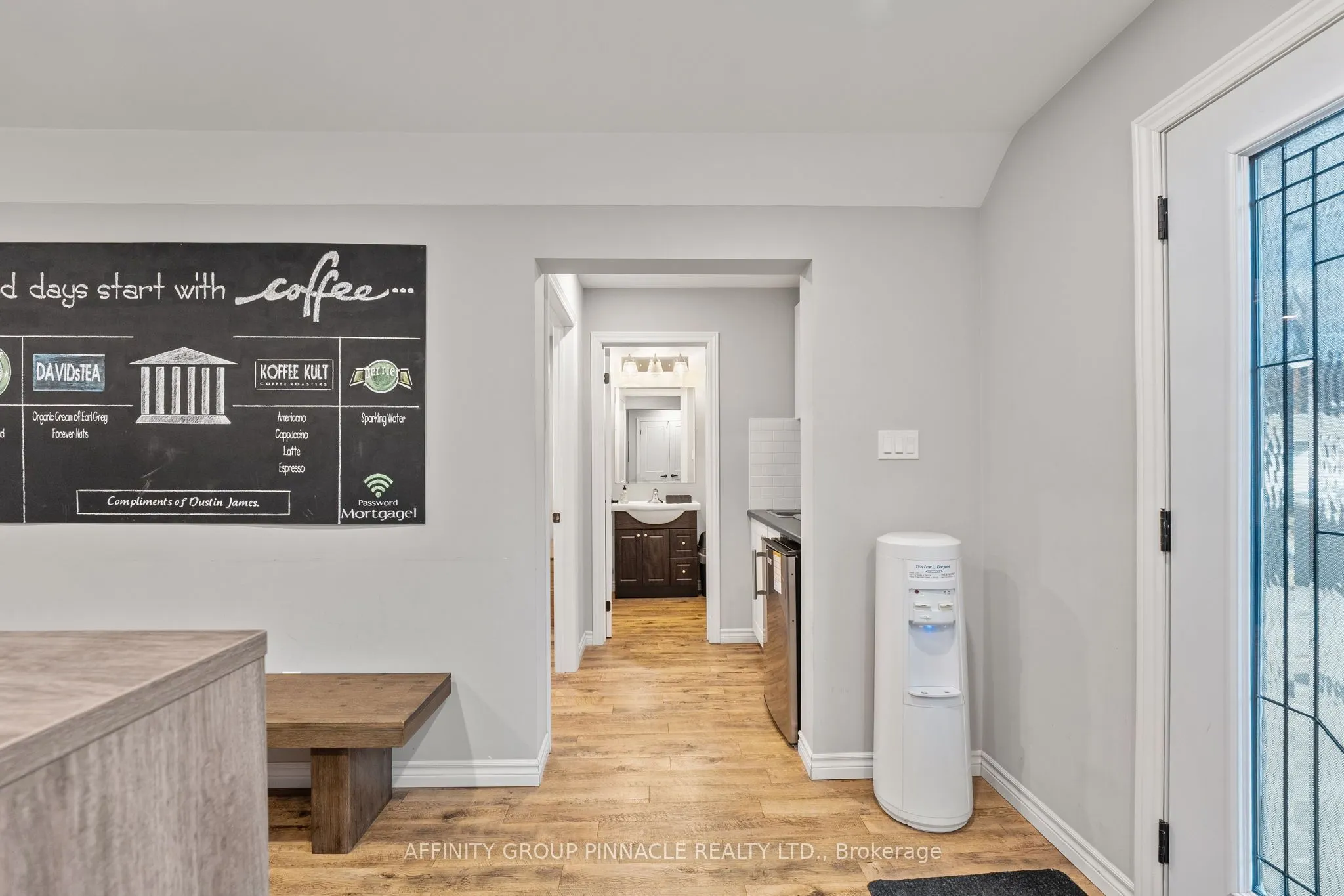 255 Kent Street W