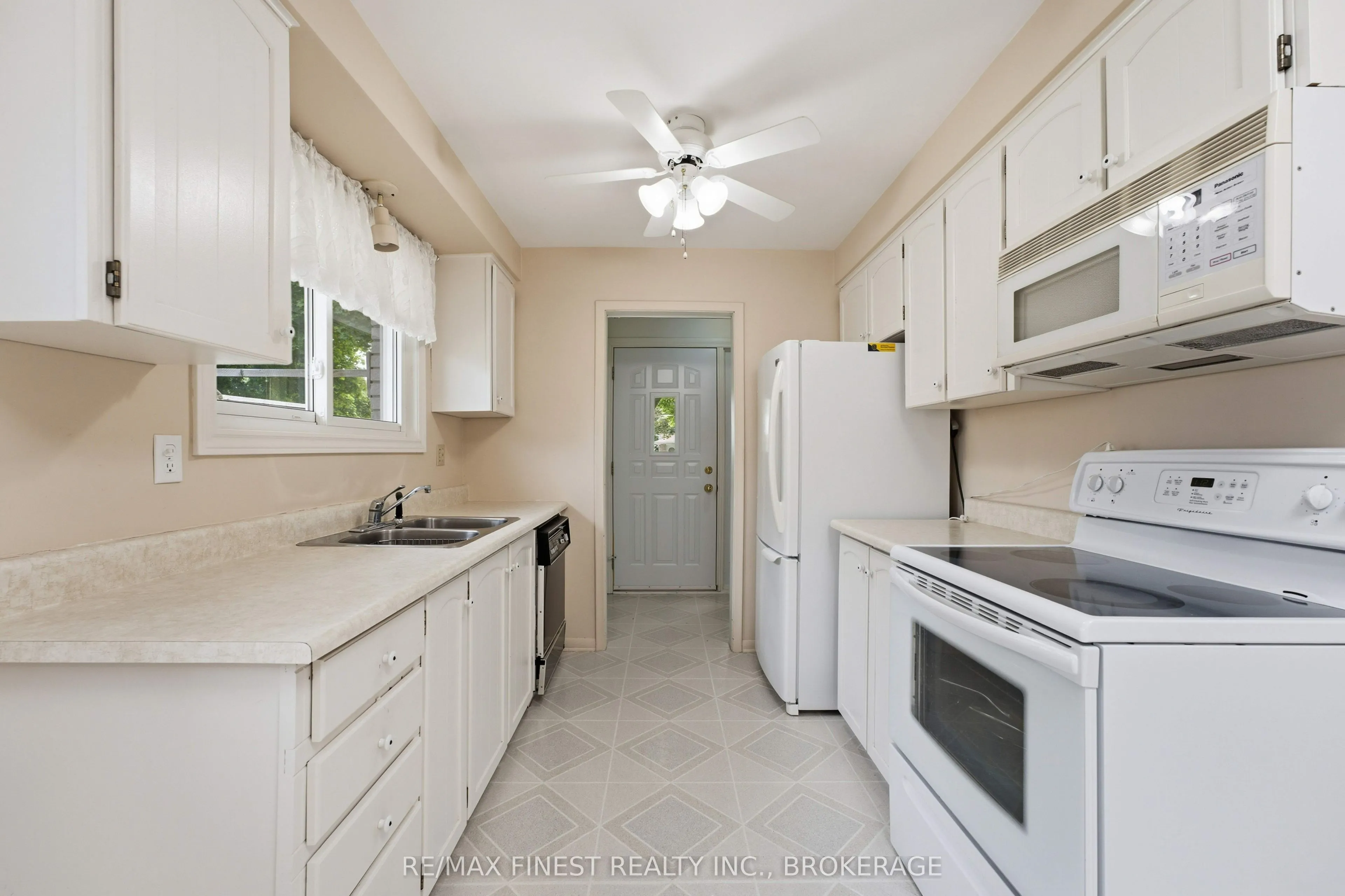 746 Laidlaw Crescent