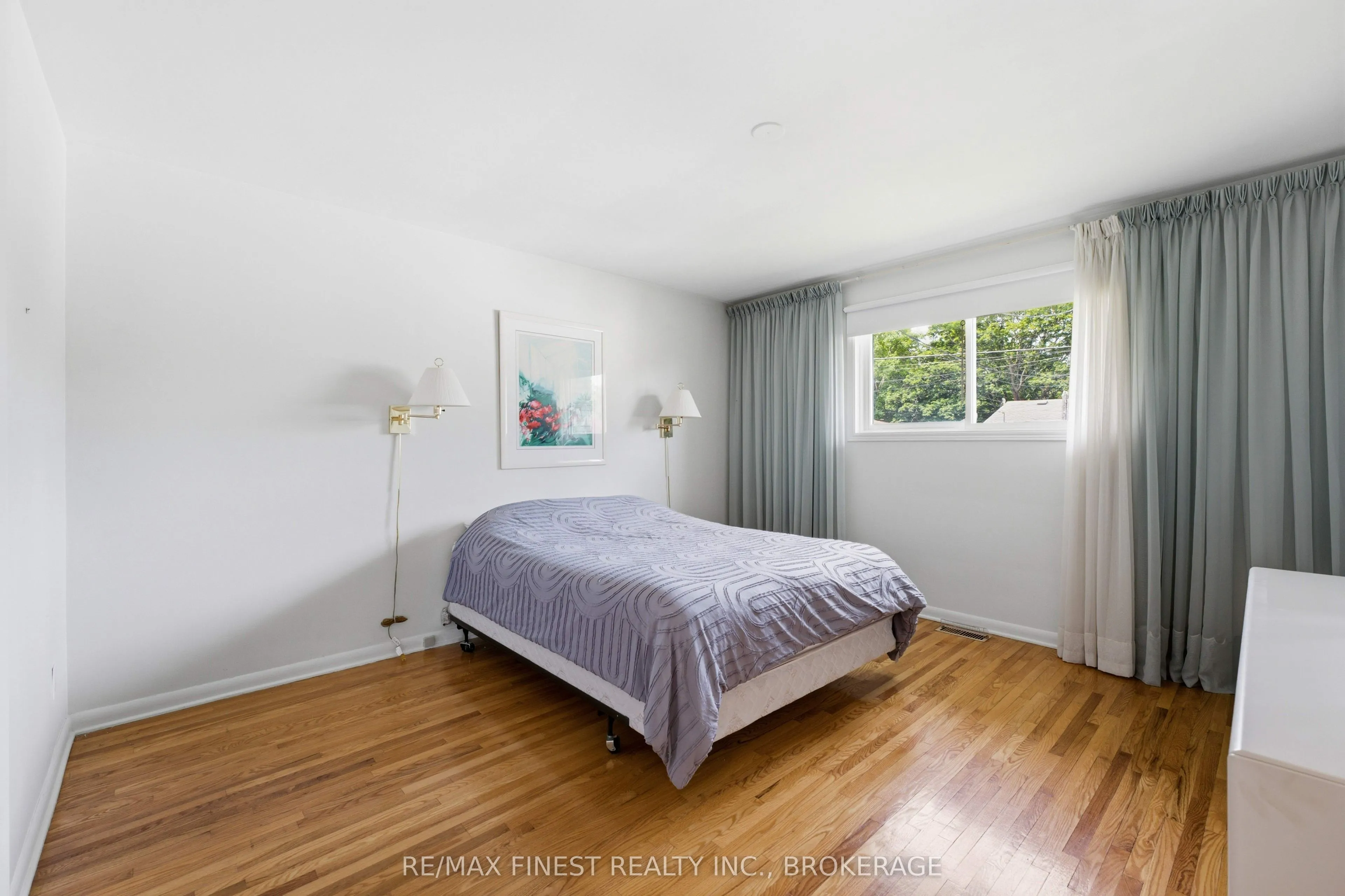 746 Laidlaw Crescent