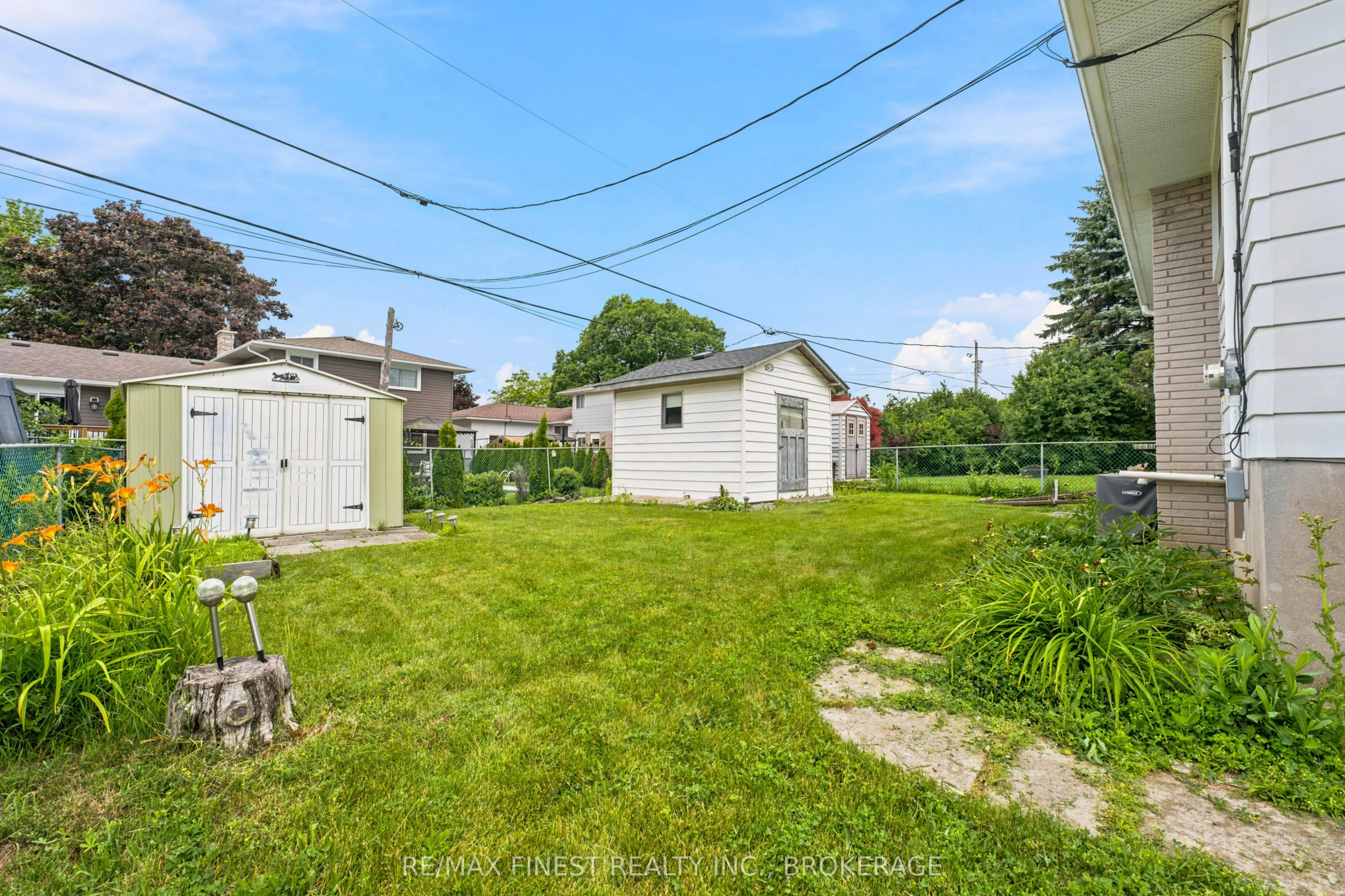 746 Laidlaw Crescent