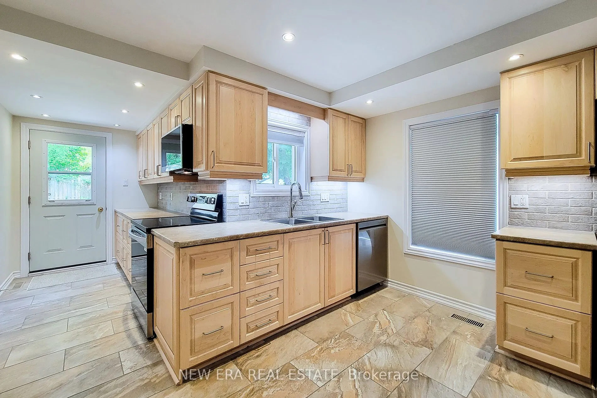 319 King Street W
