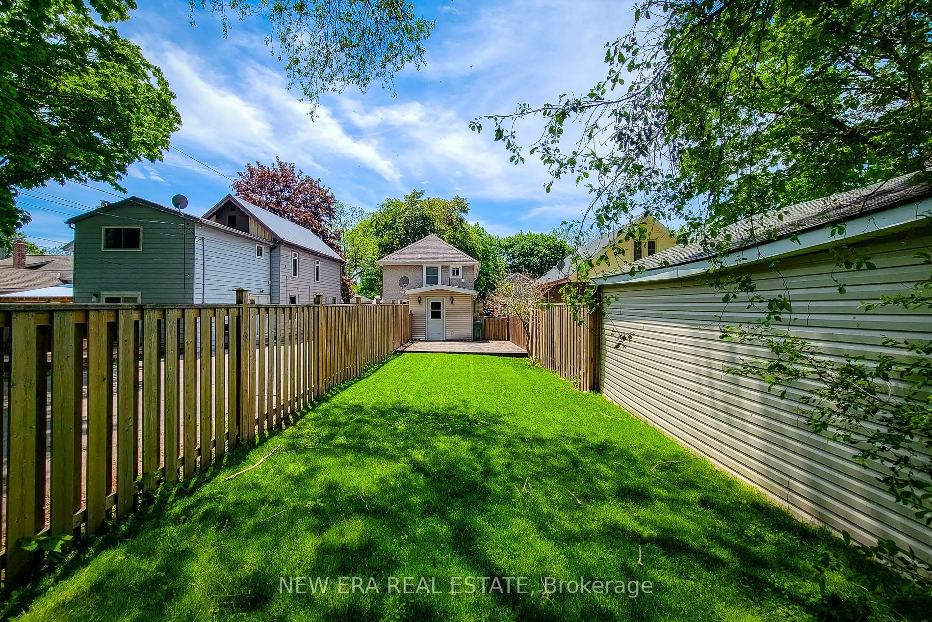 319 King Street W