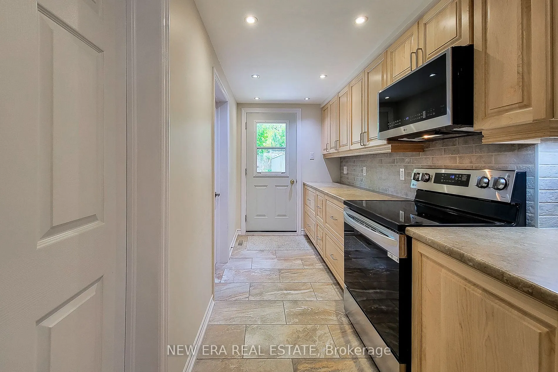 319 King Street W