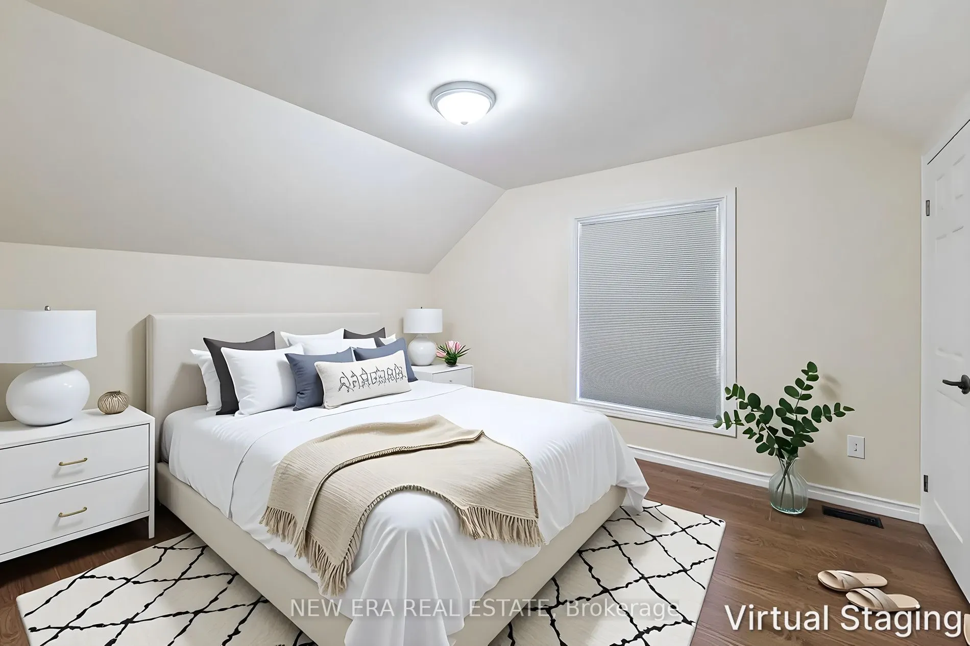319 King Street W