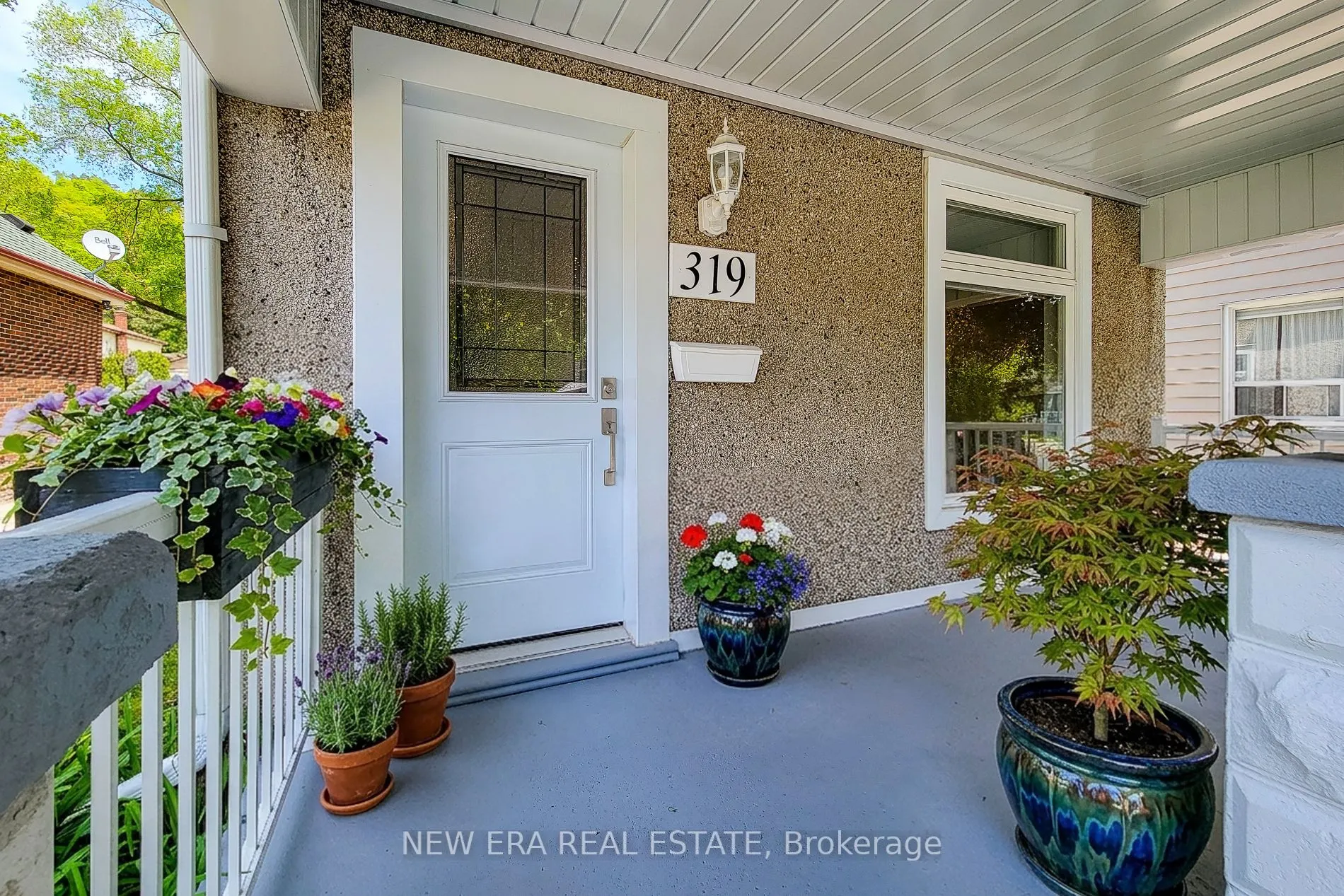 319 King Street W