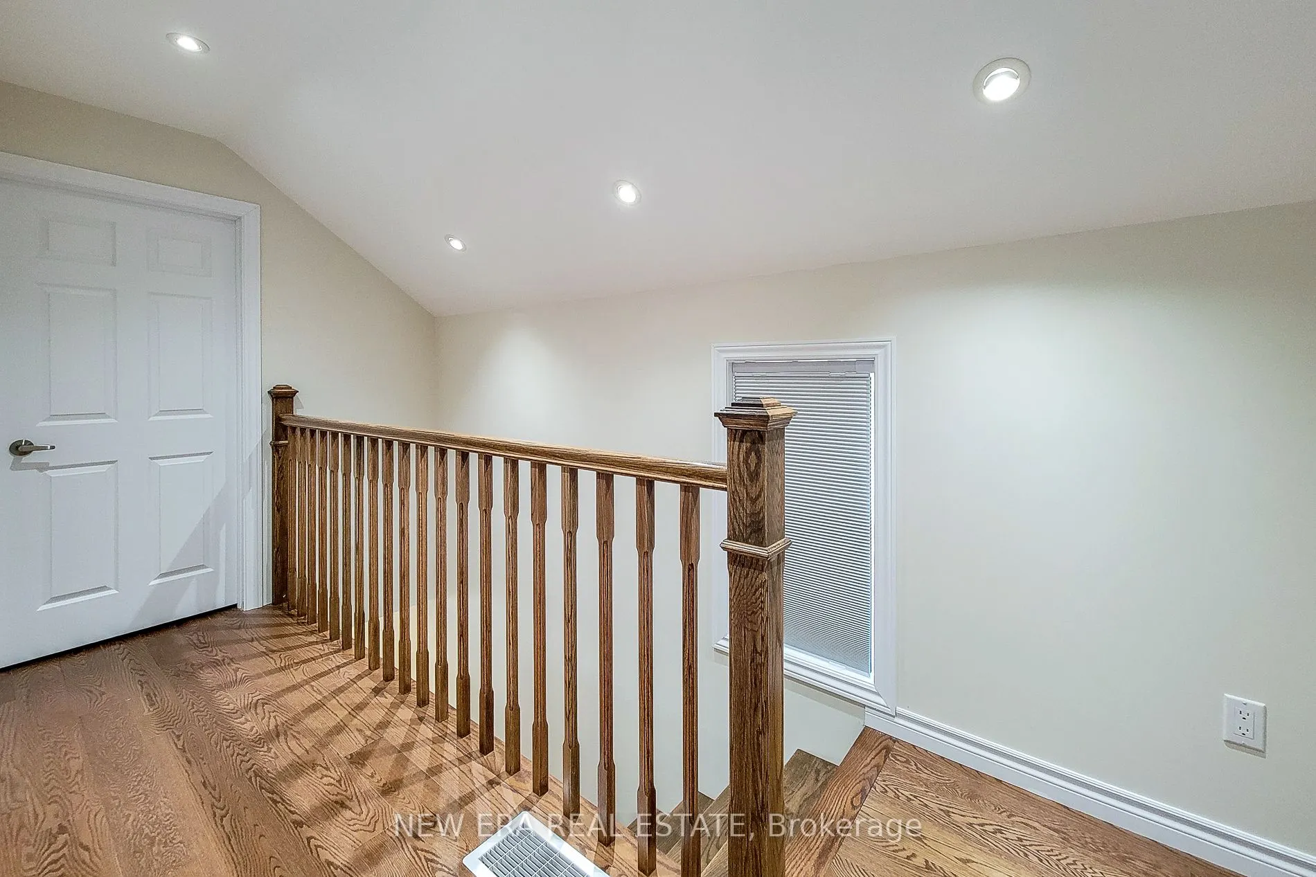 319 King Street W