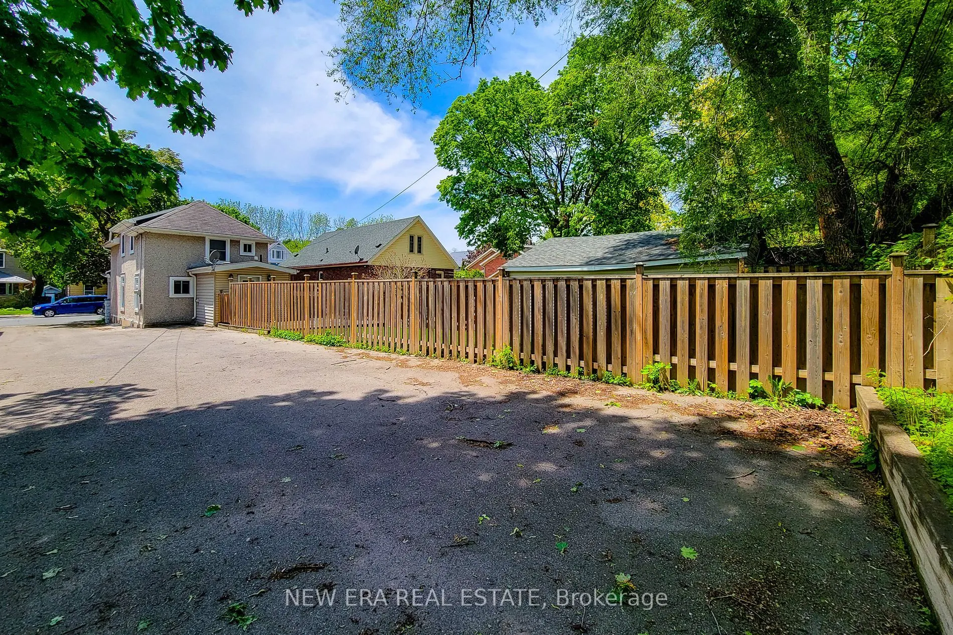 319 King Street W
