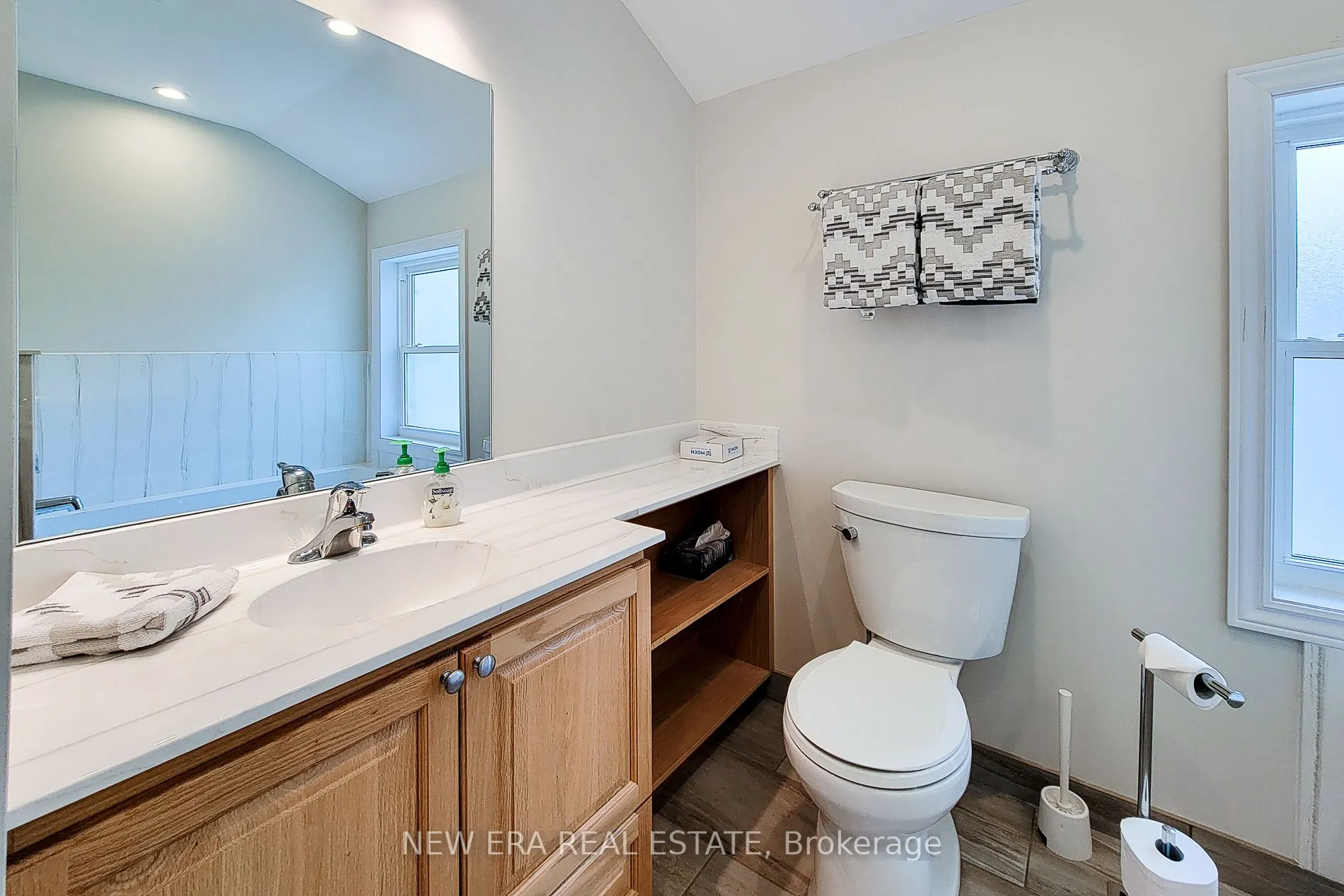 319 King Street W