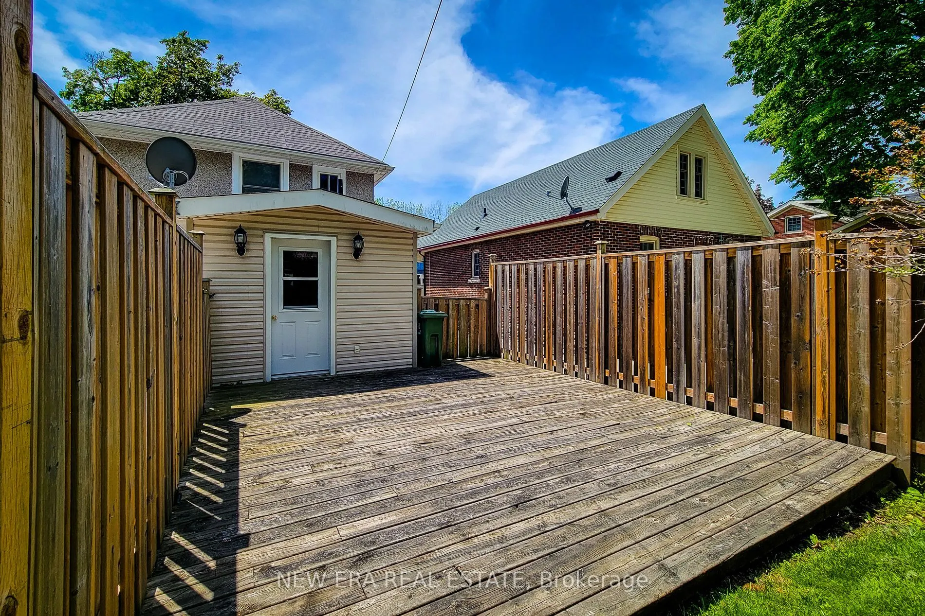 319 King Street W
