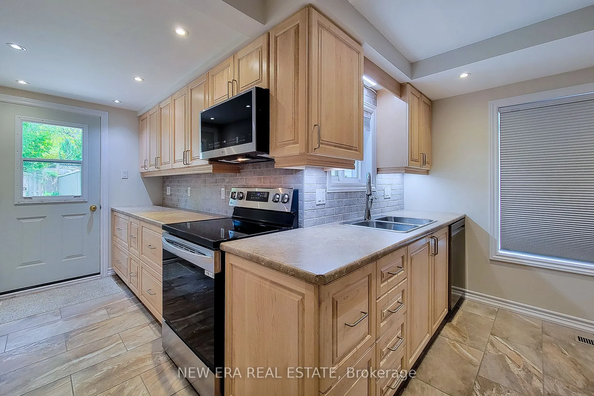 319 King Street W