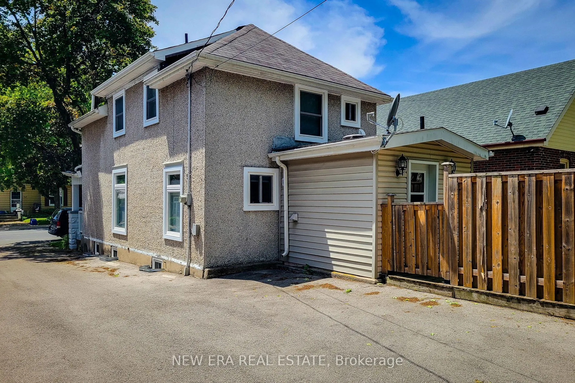 319 King Street W
