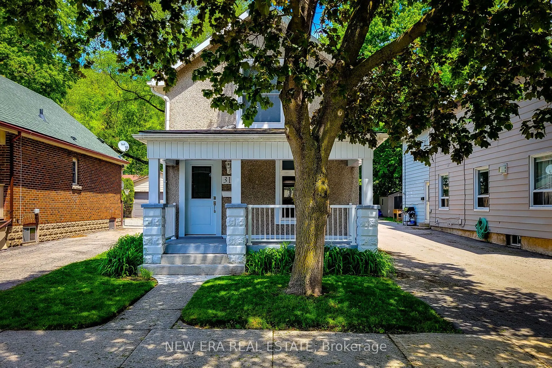 319 King Street W