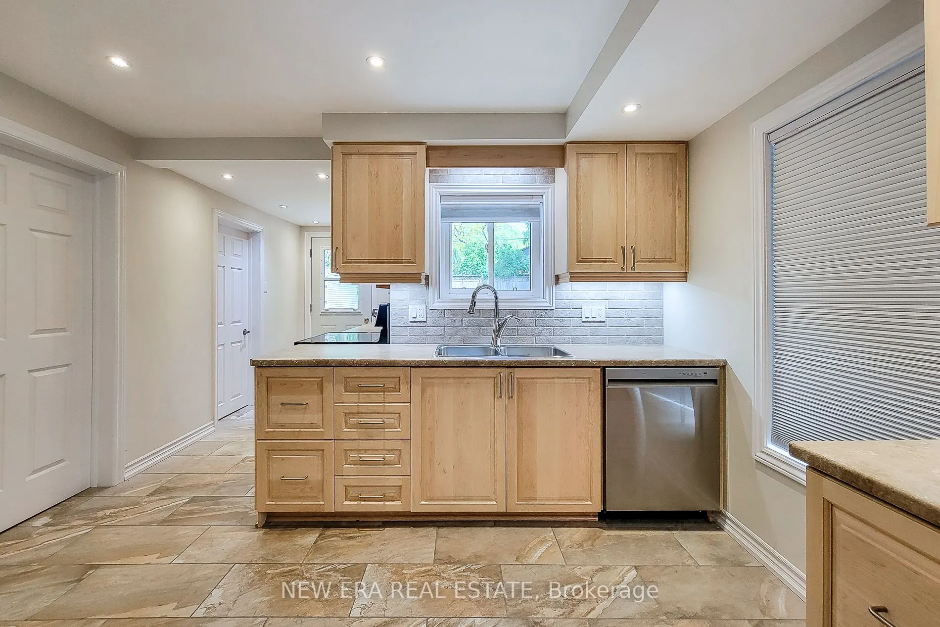 319 King Street W