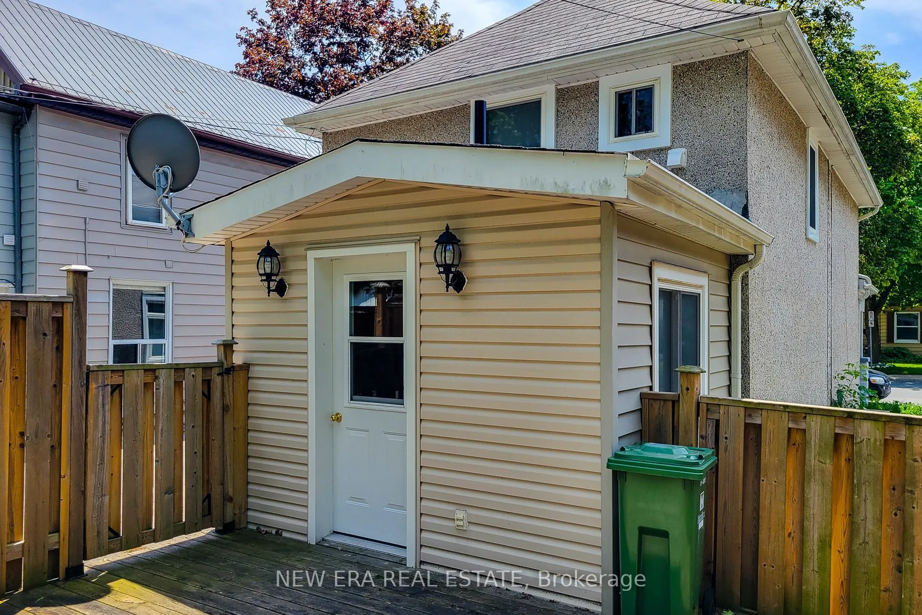 319 King Street W