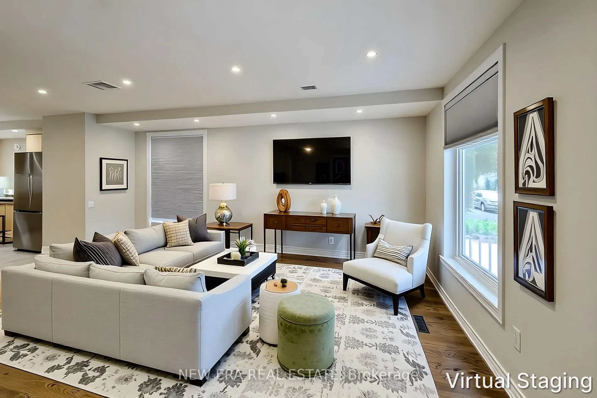 319 King Street W