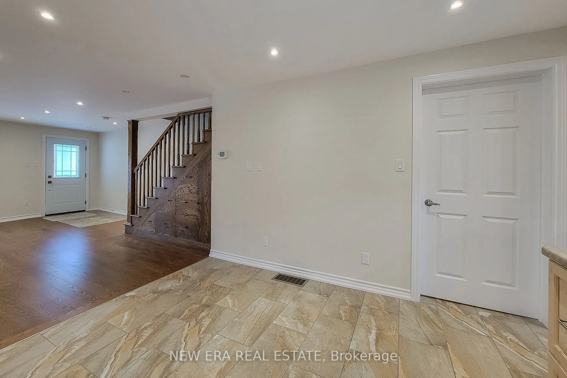 319 King Street W