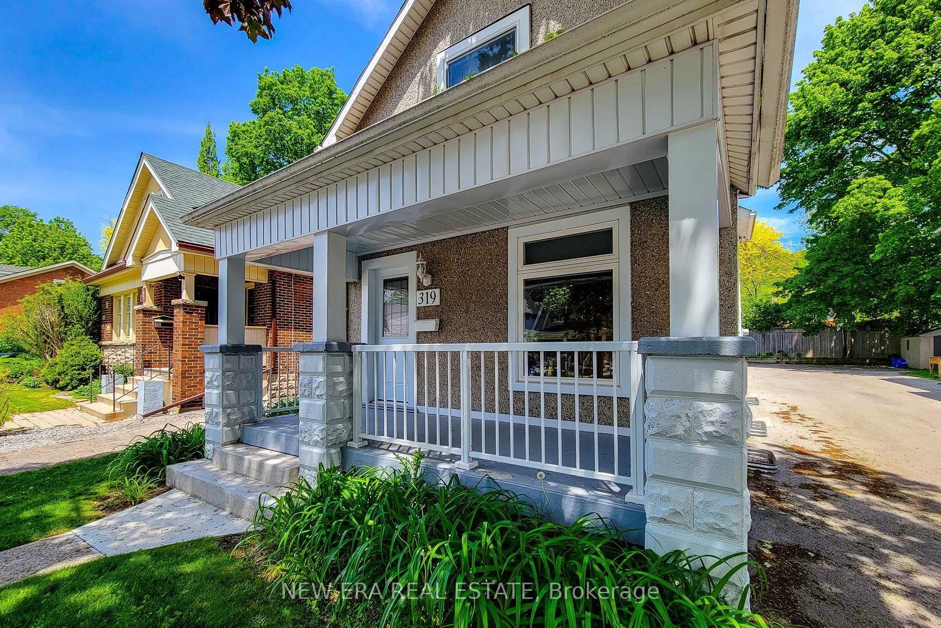 319 King Street W