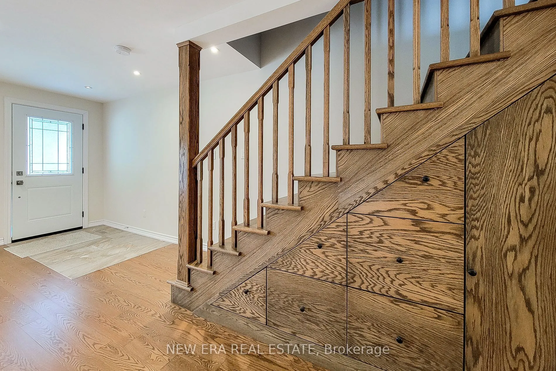 319 King Street W