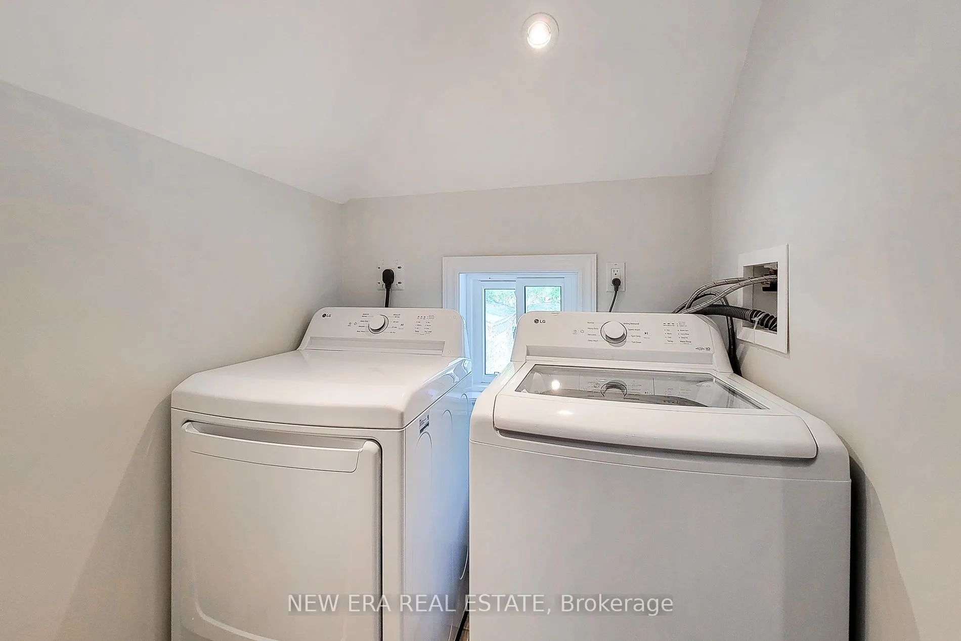 319 King Street W