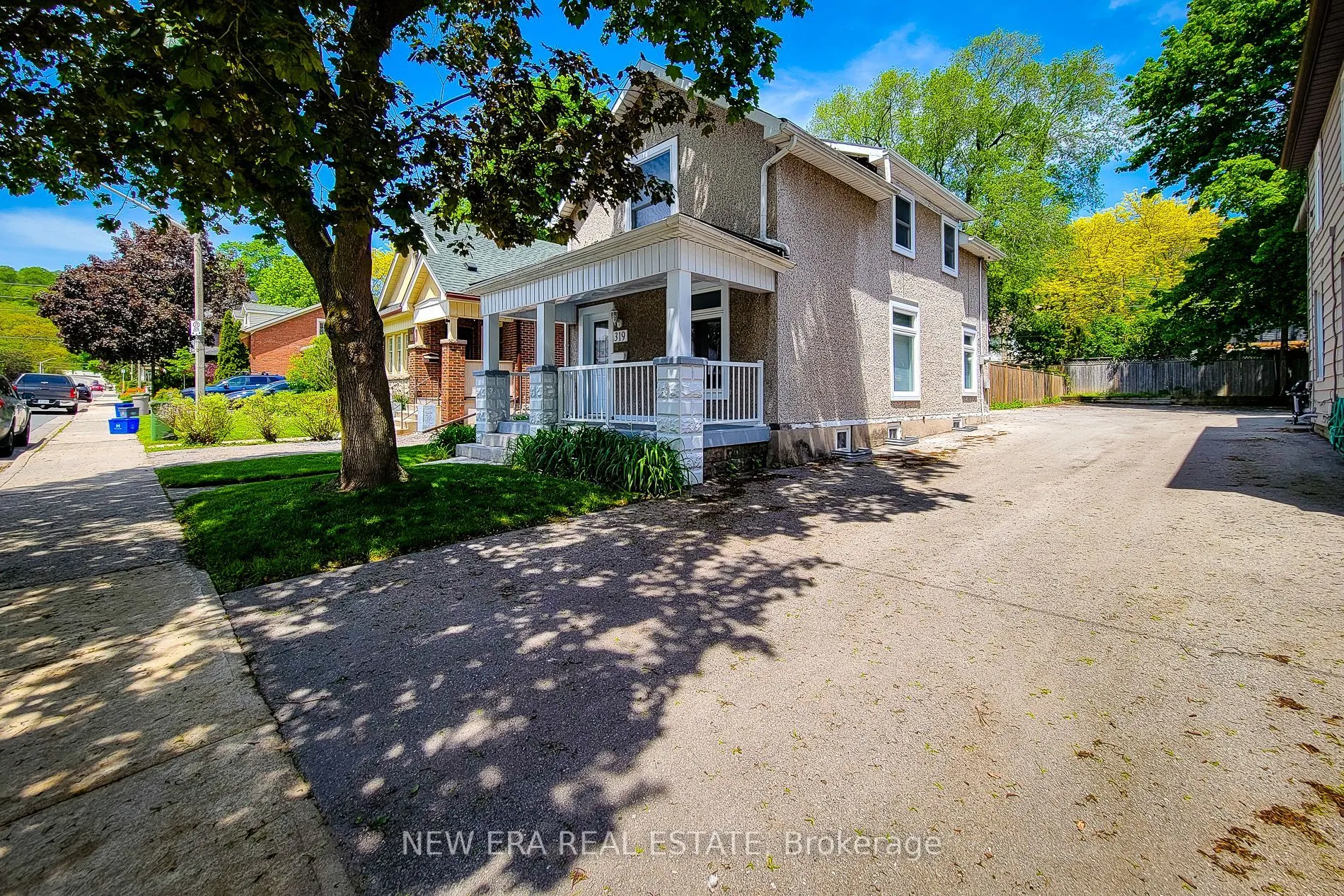 319 King Street W