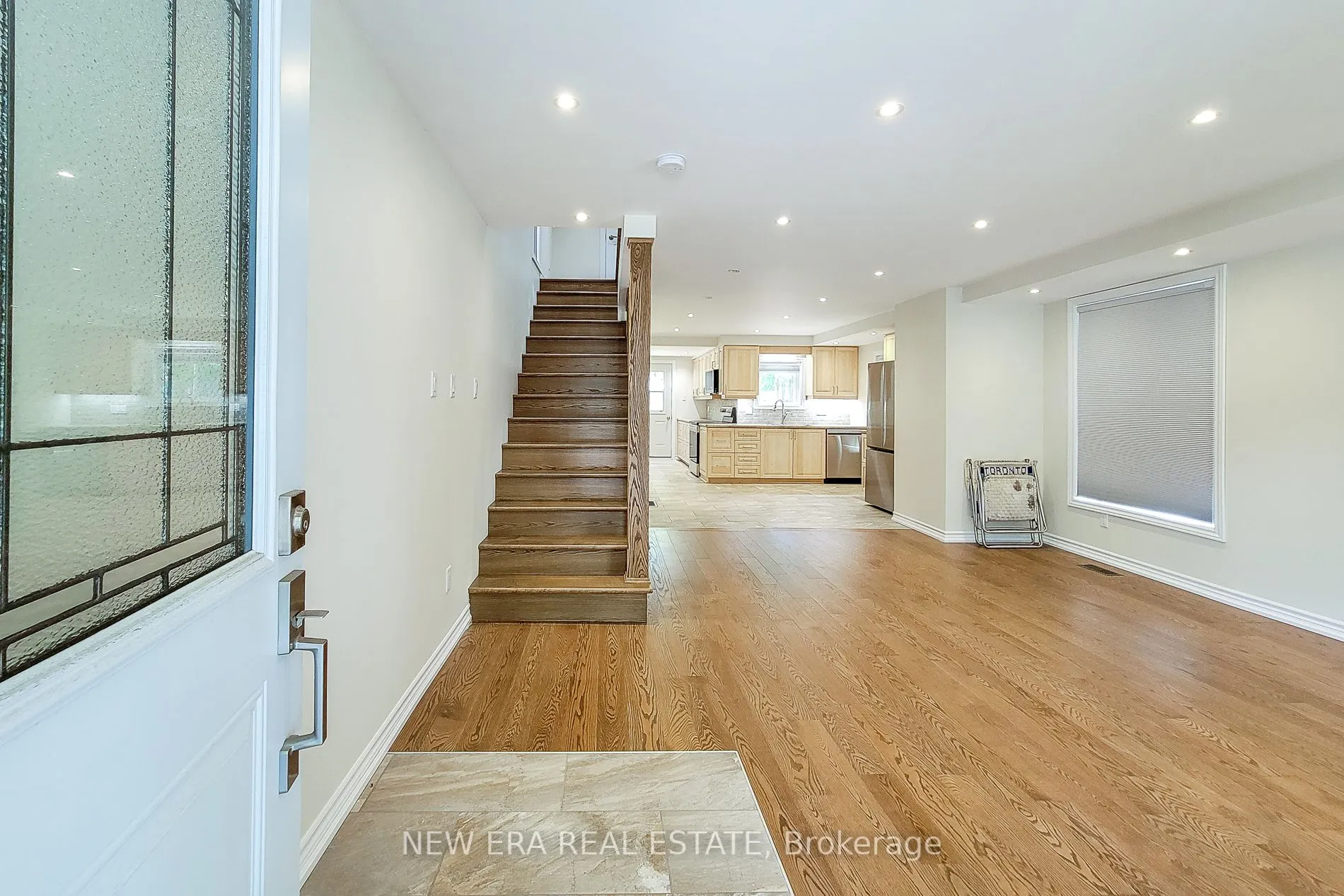 319 King Street W