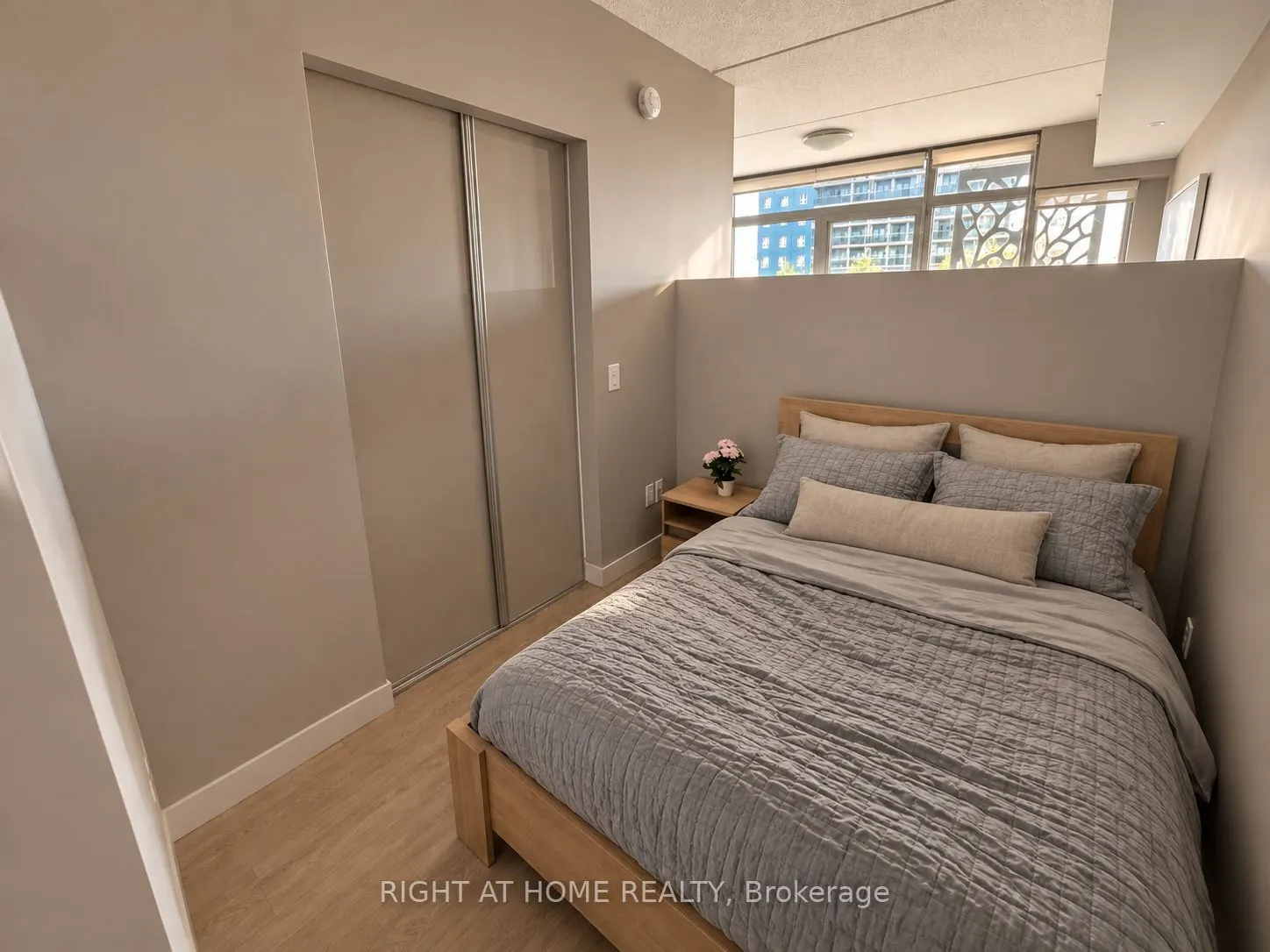 250 Albert Street #713
