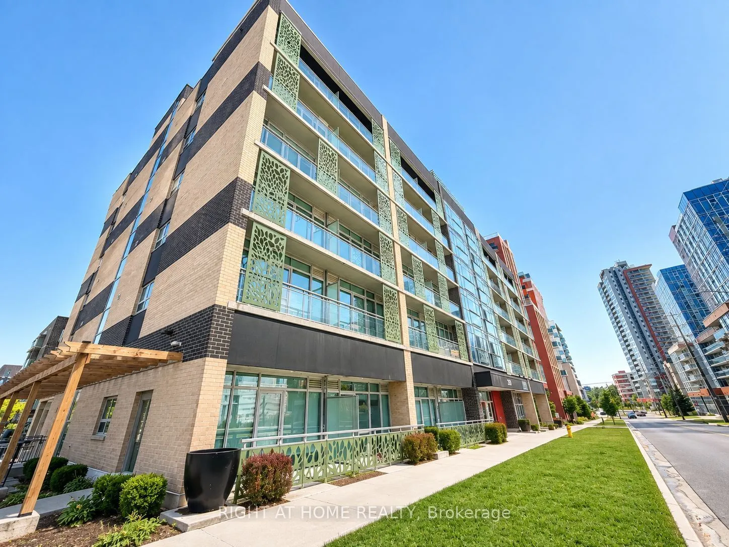 250 Albert Street #713