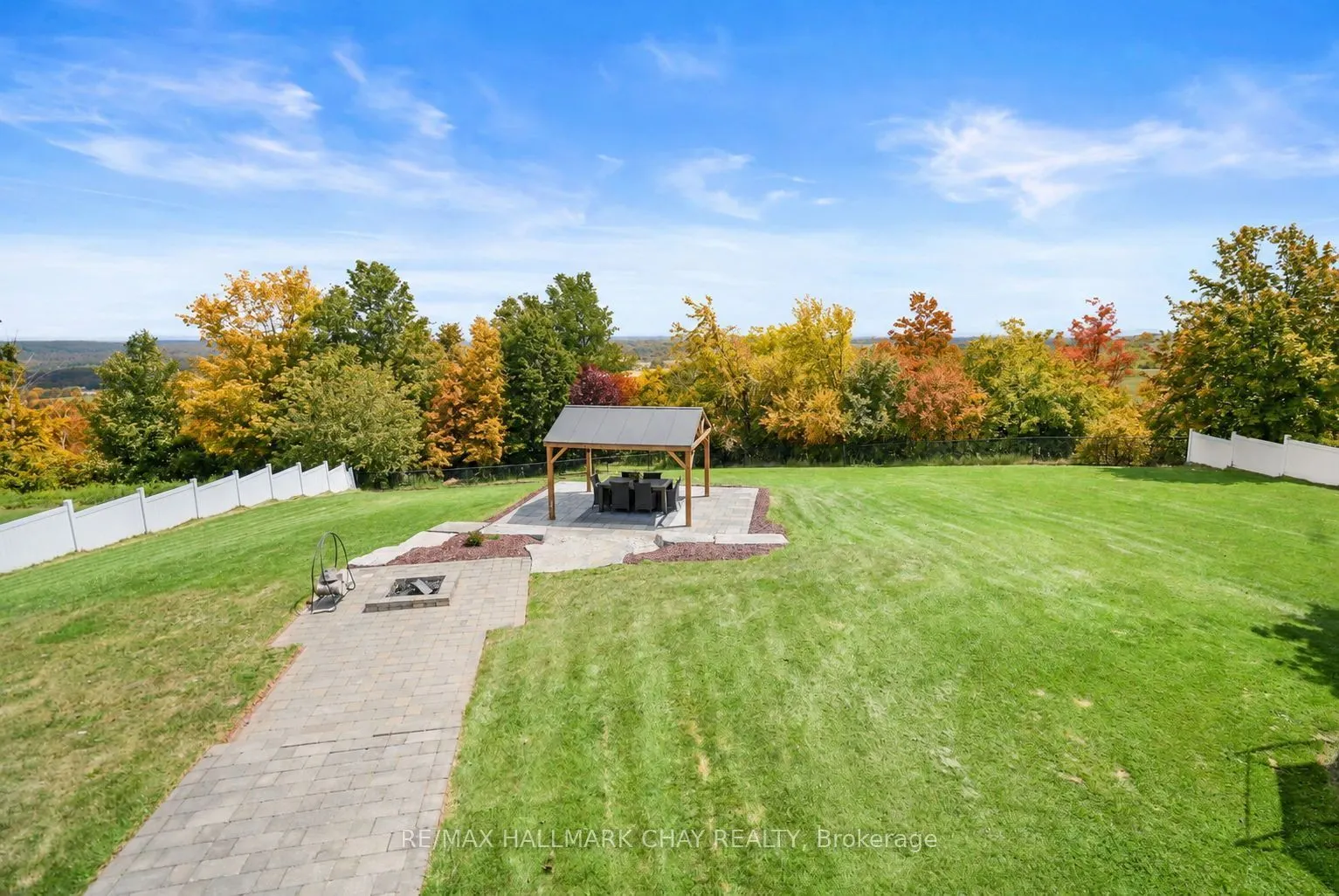 8 Lloyd's Traverse Crescent