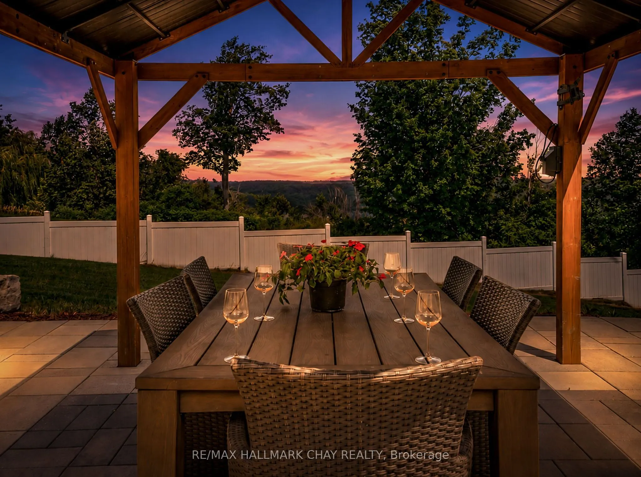 8 Lloyd's Traverse Crescent