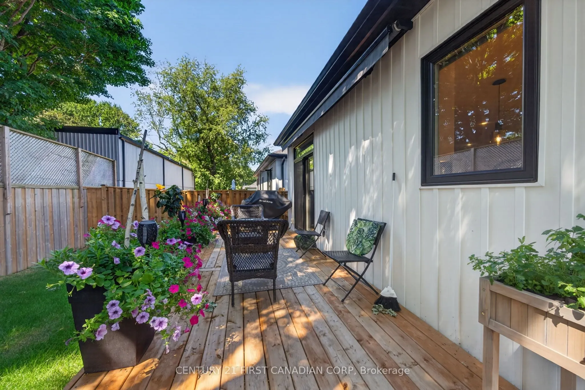 430 Head Street N #18