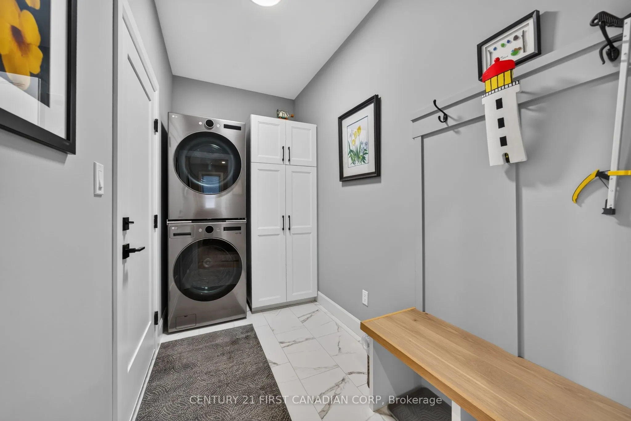 430 Head Street N #18