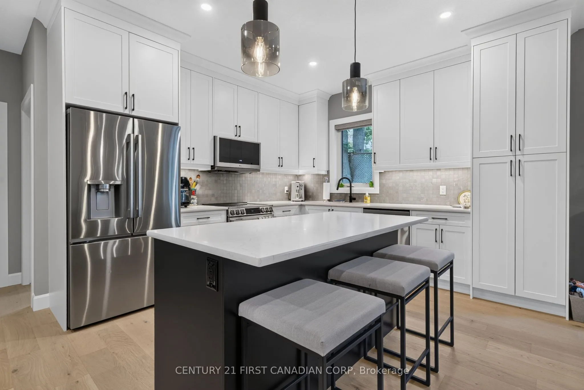 430 Head Street N #18