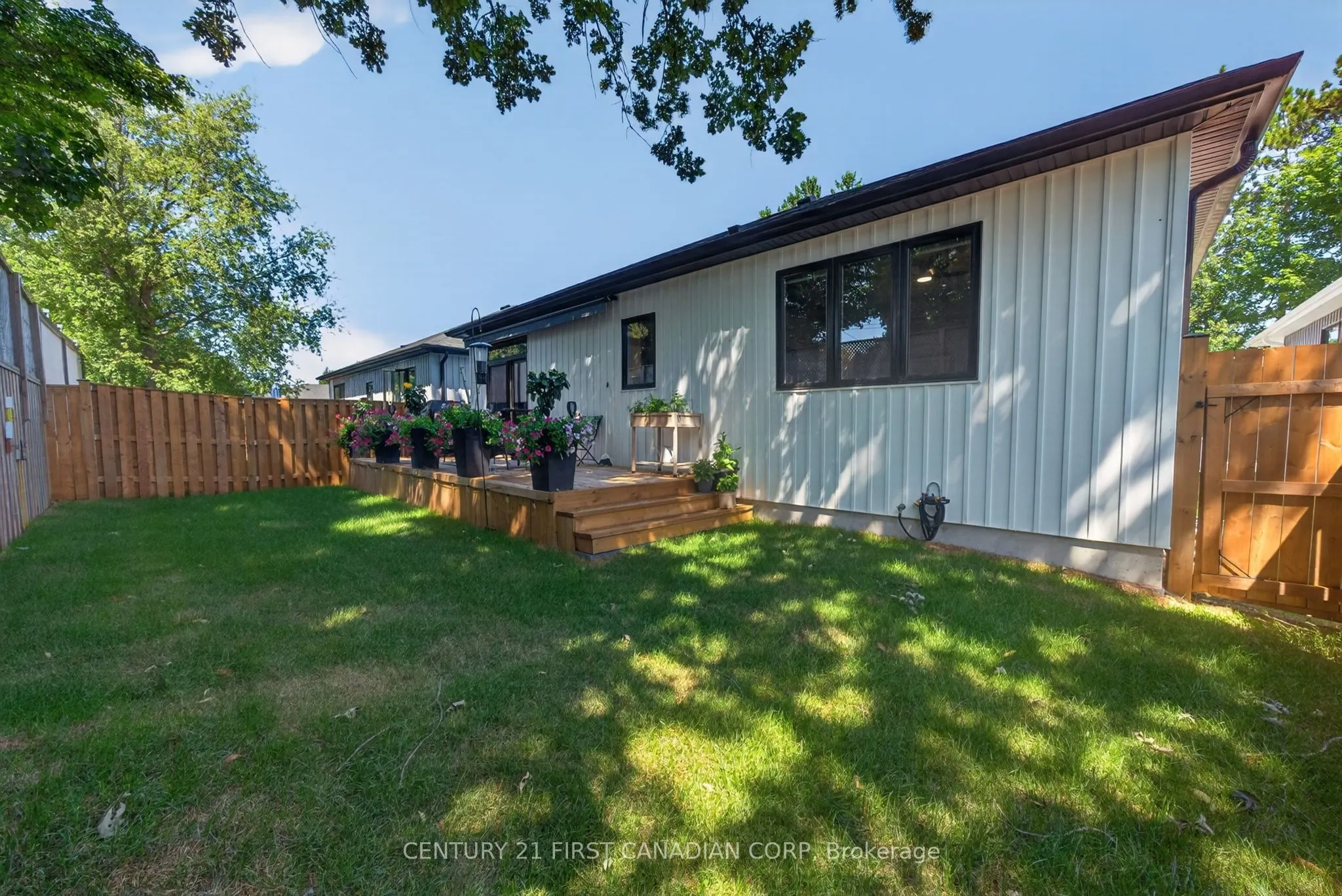 430 Head Street N #18