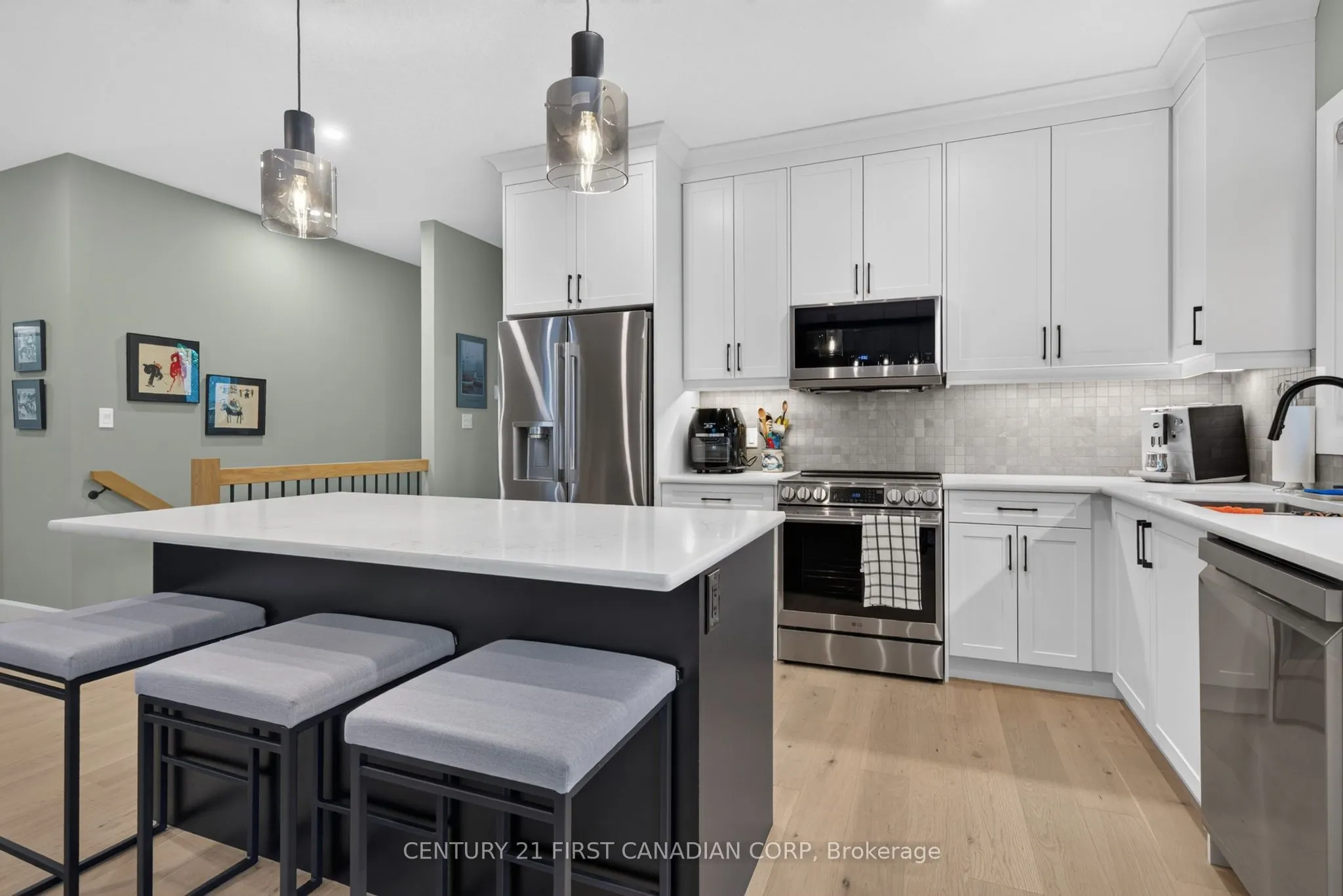 430 Head Street N #18