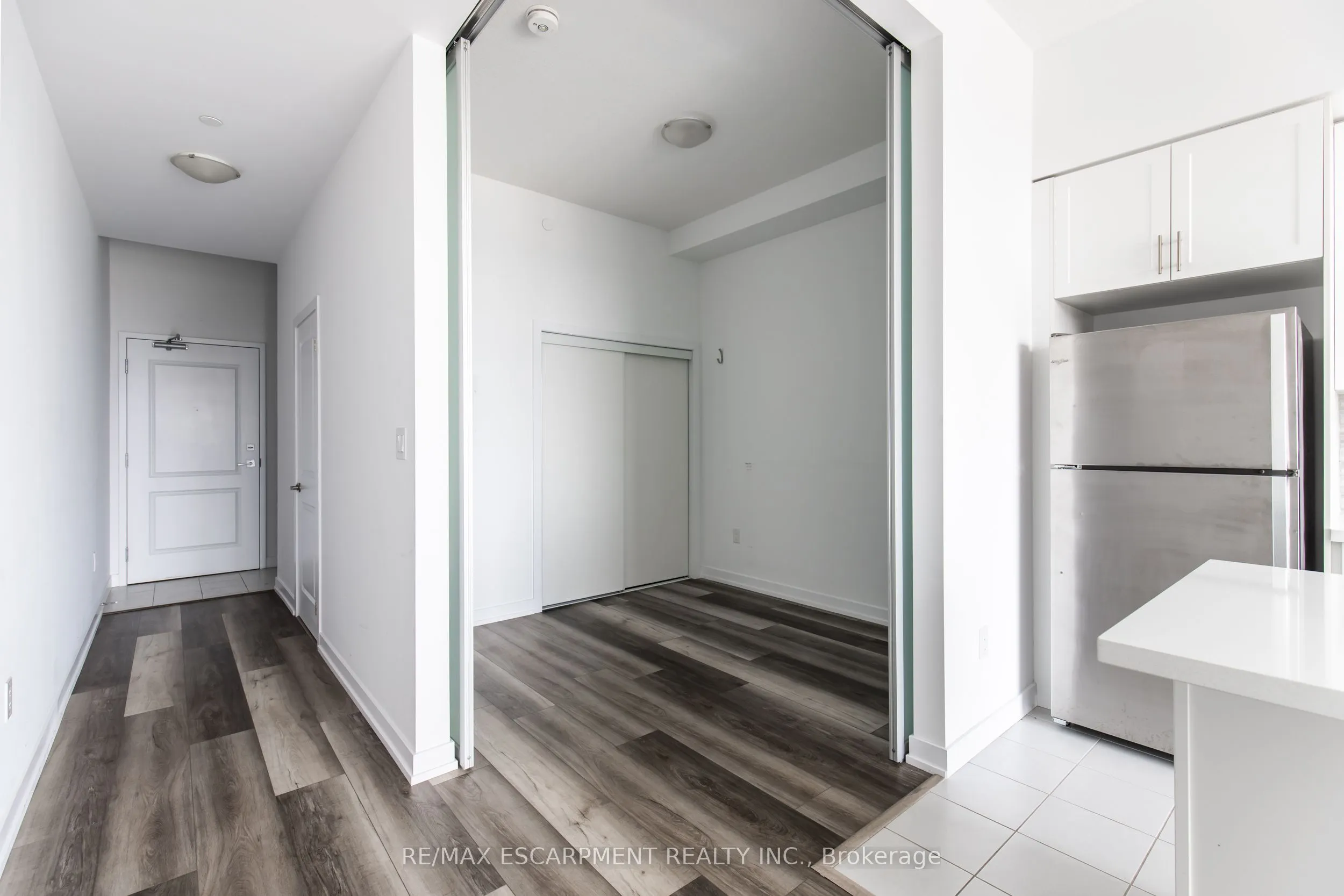 450 Dundas Street E #416