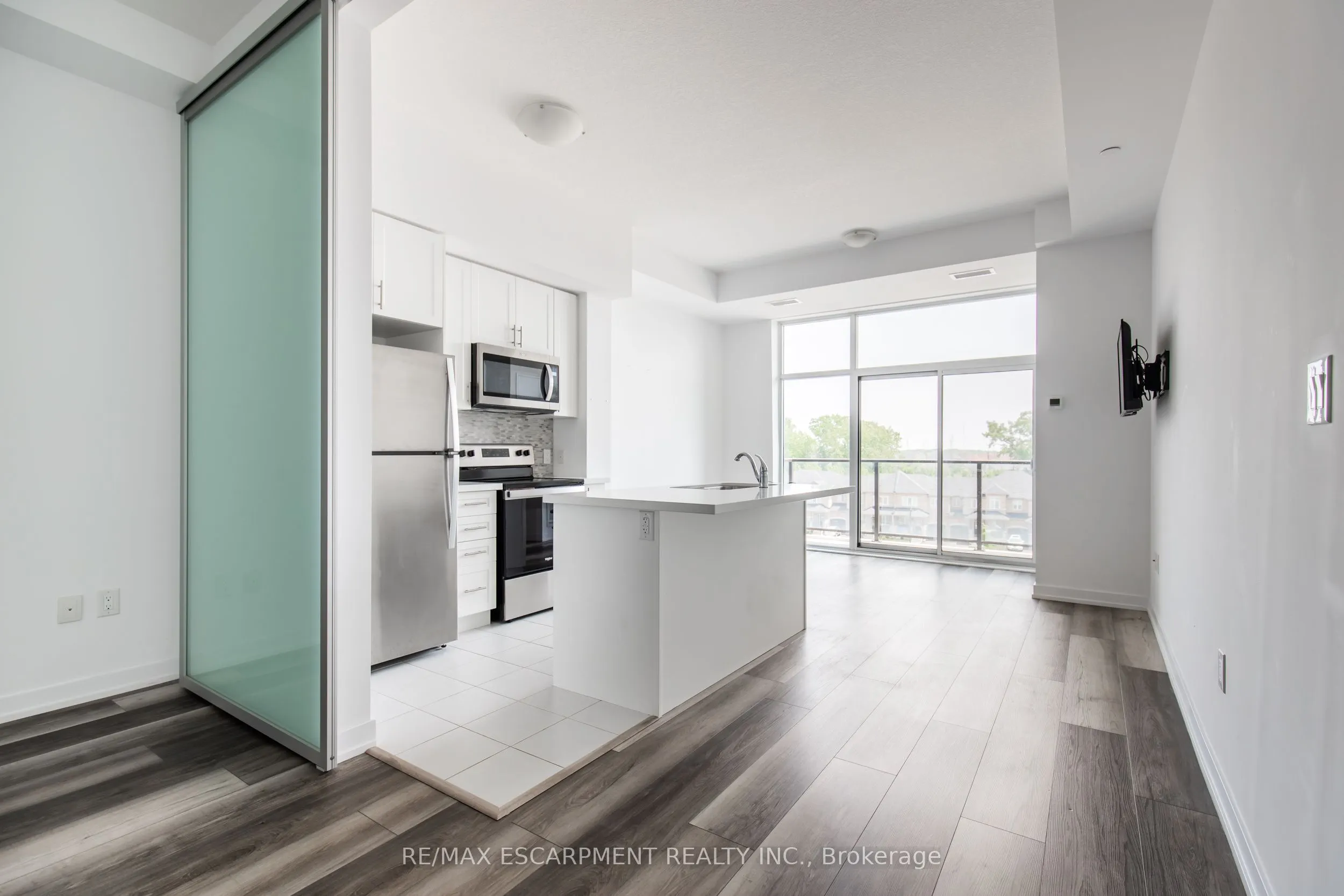 450 Dundas Street E #416