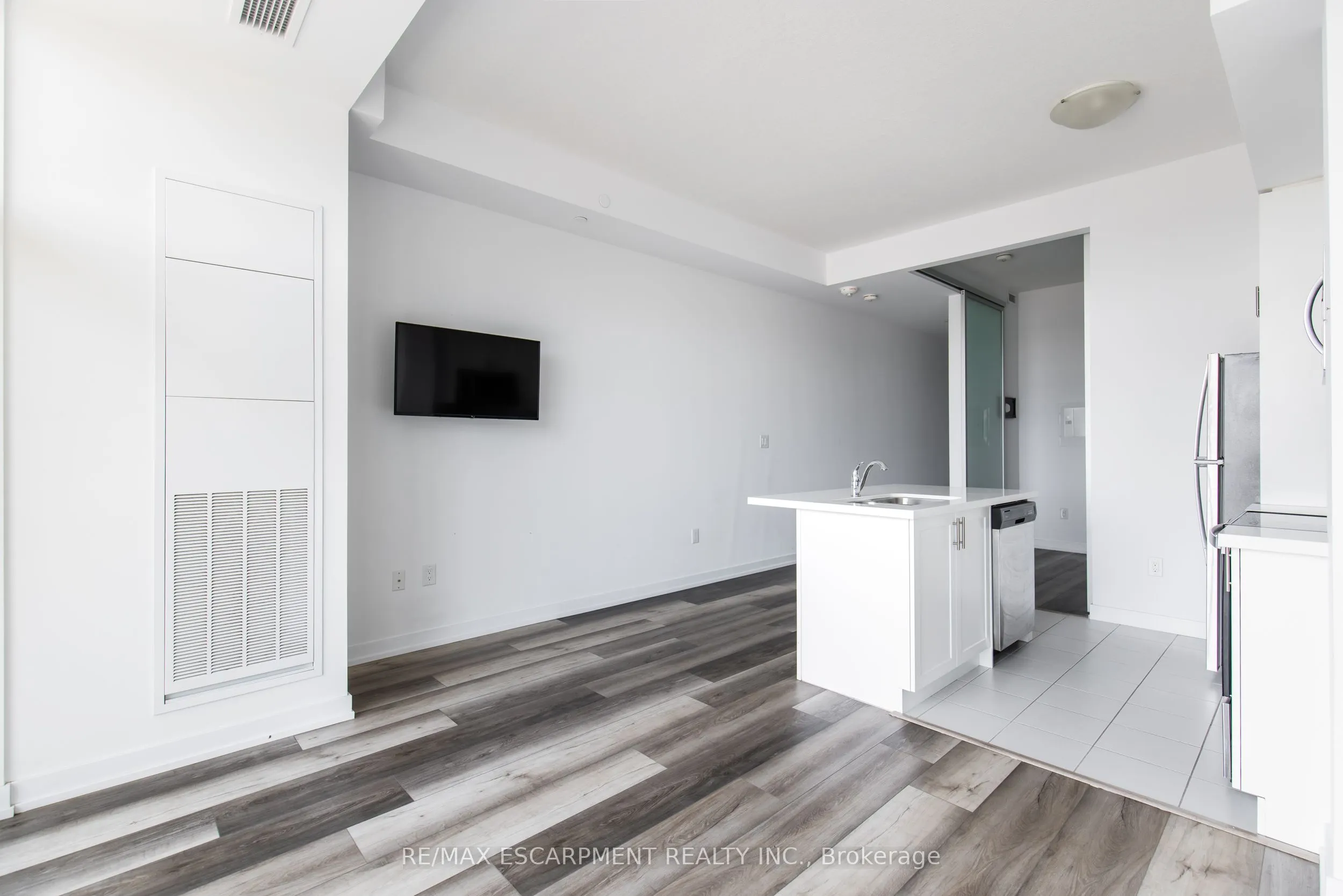 450 Dundas Street E #416