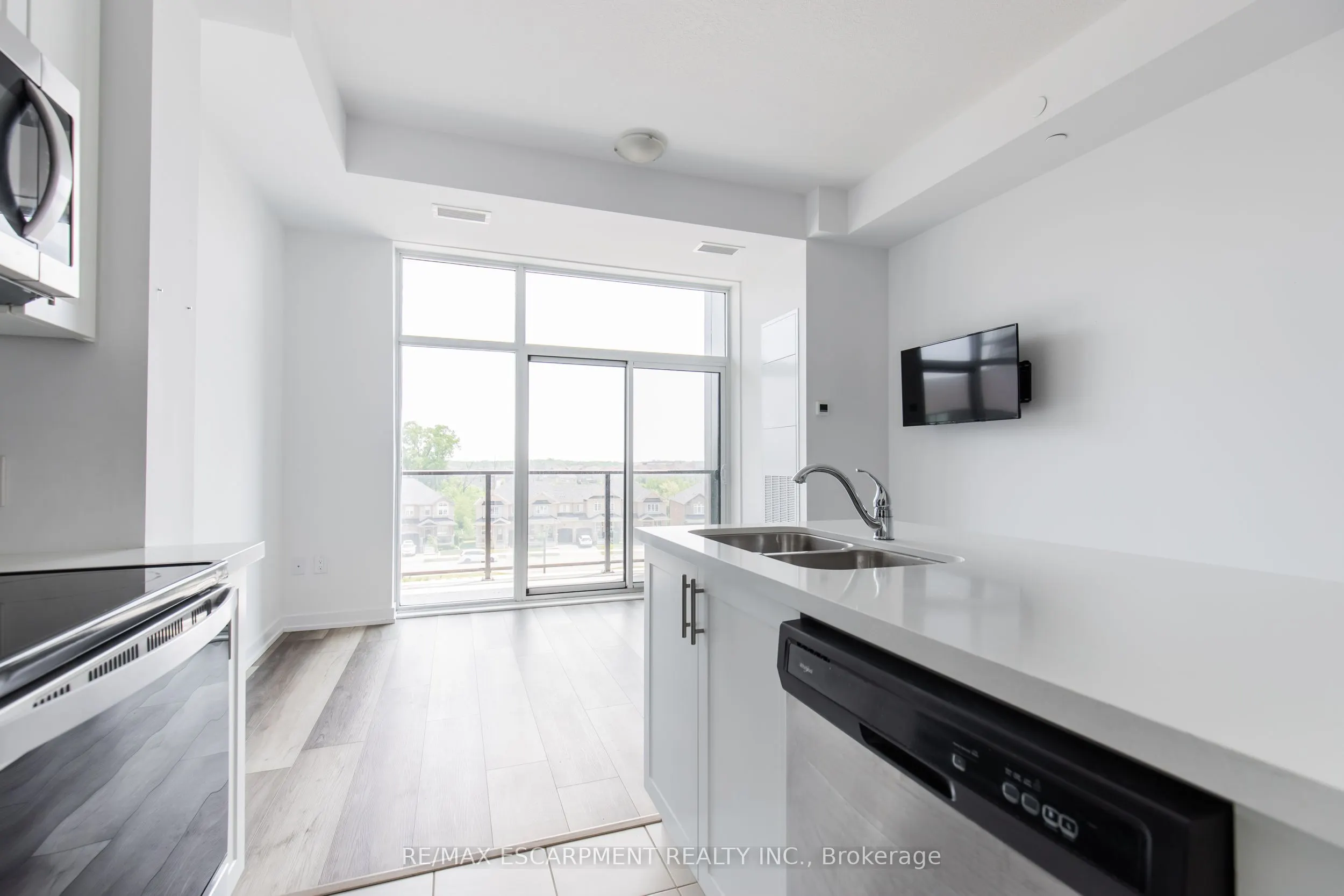 450 Dundas Street E #416