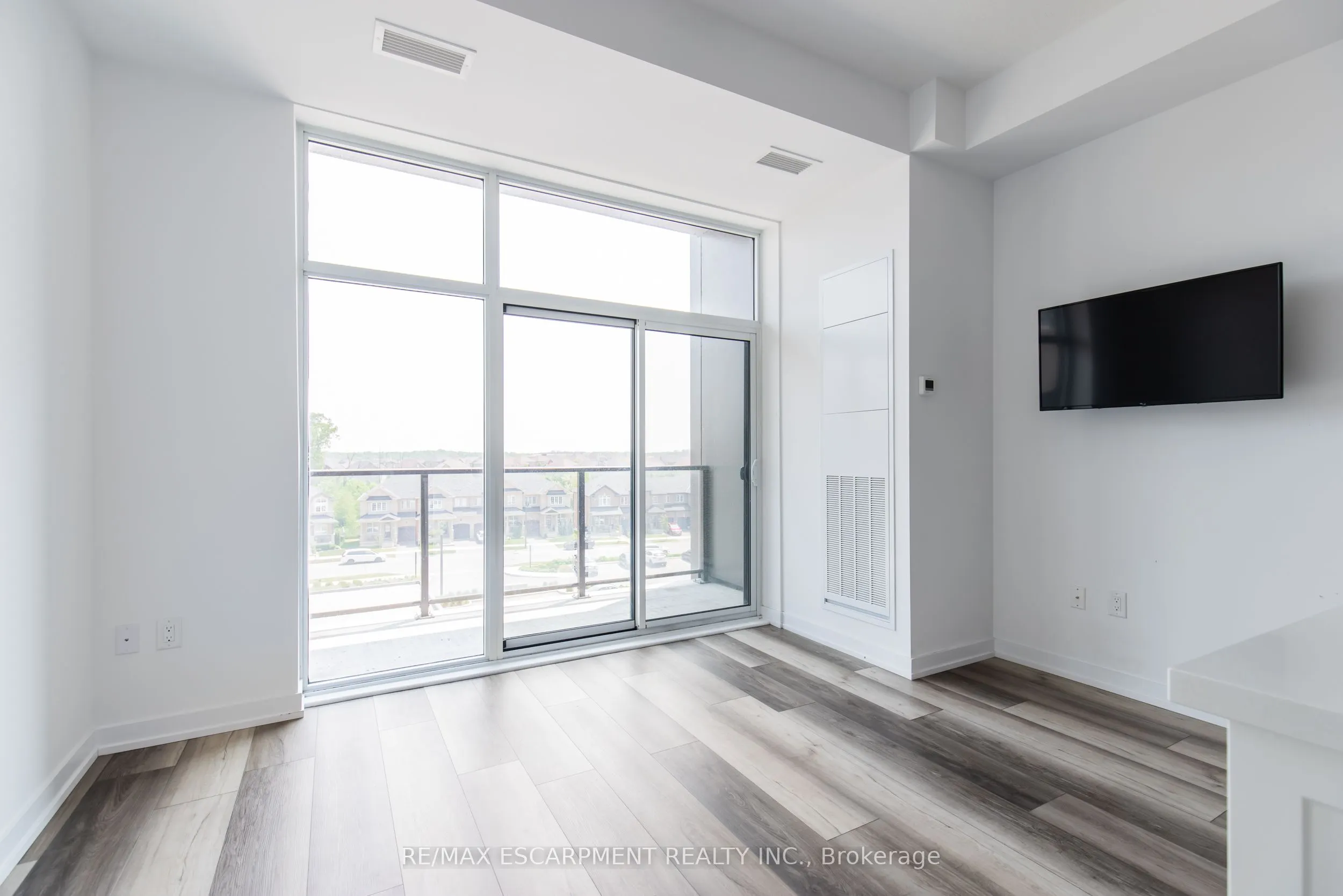 450 Dundas Street E #416