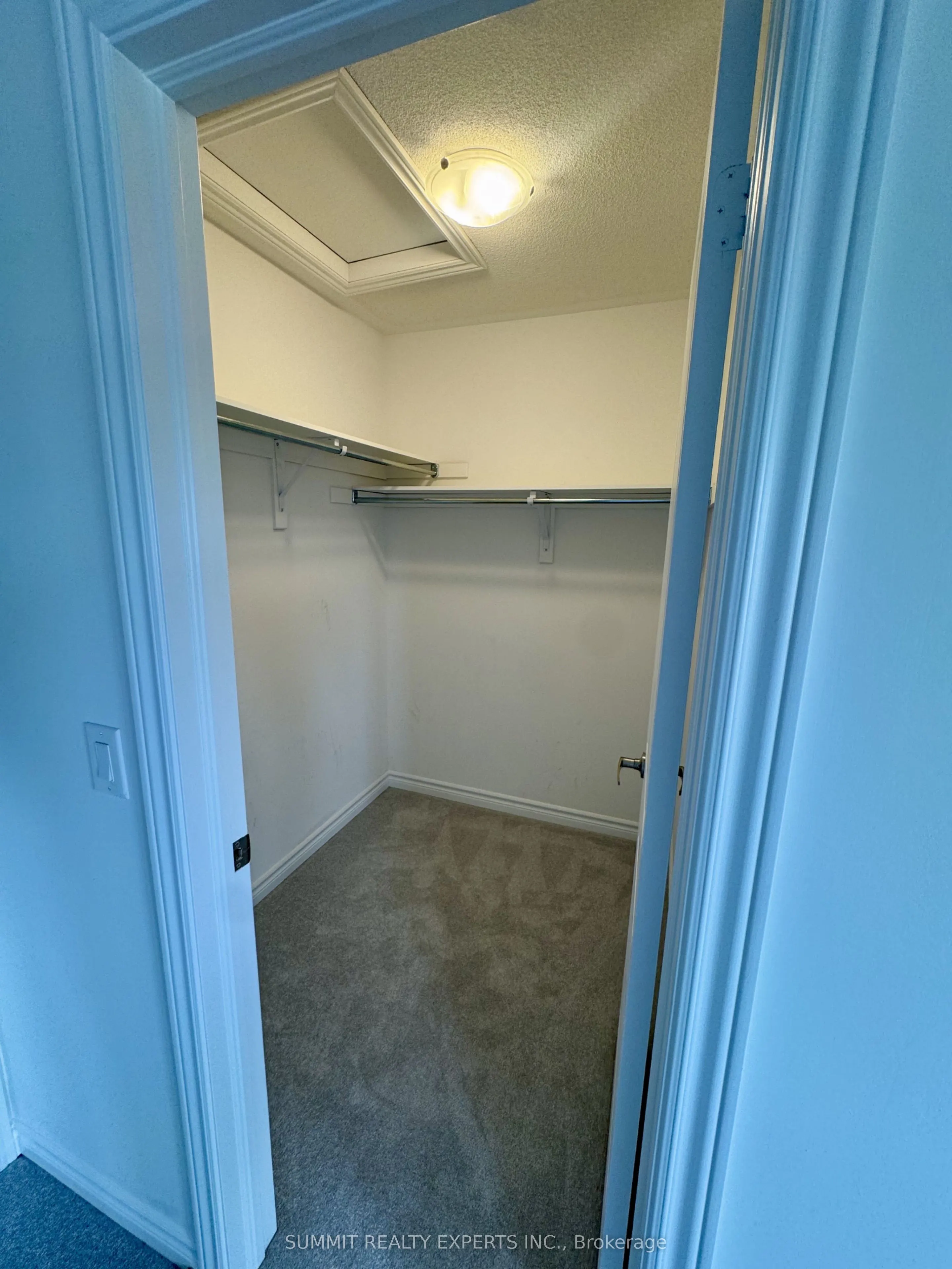 6 Mackenzie Street E