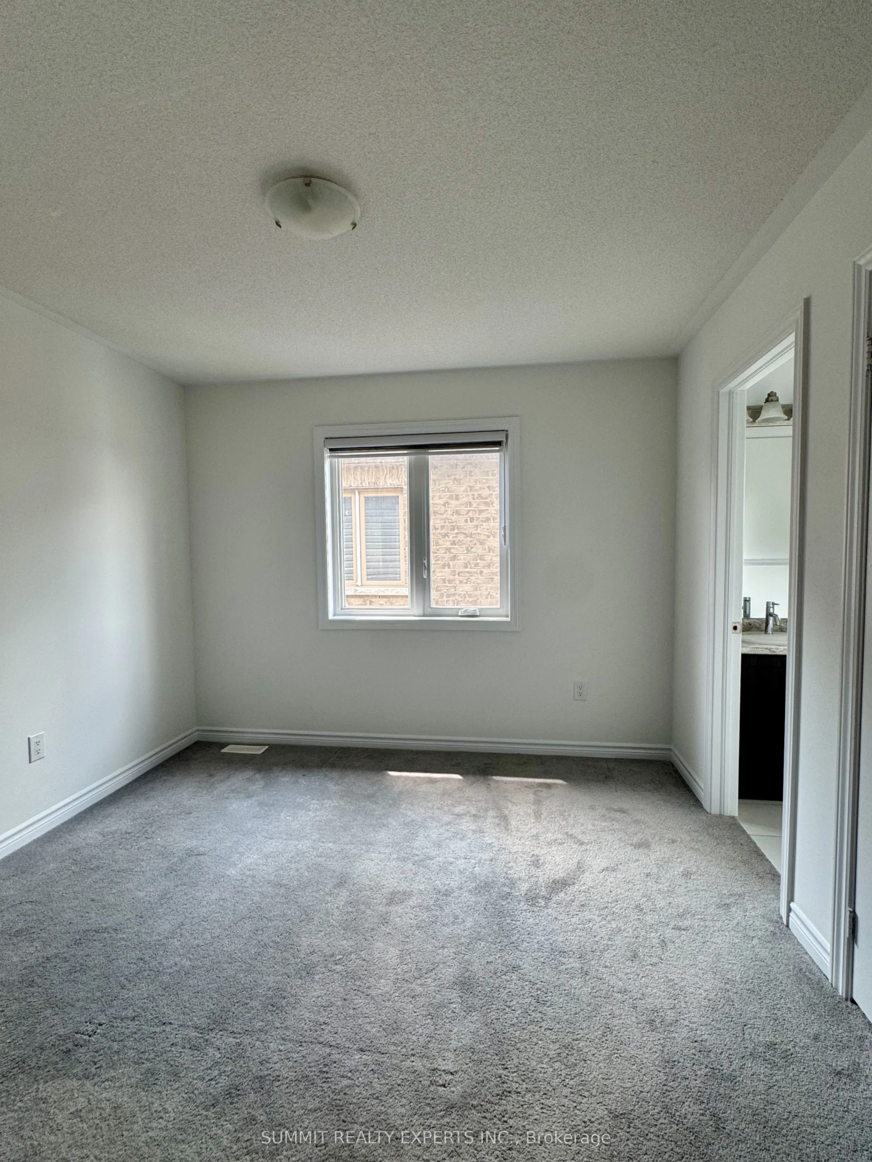 6 Mackenzie Street E