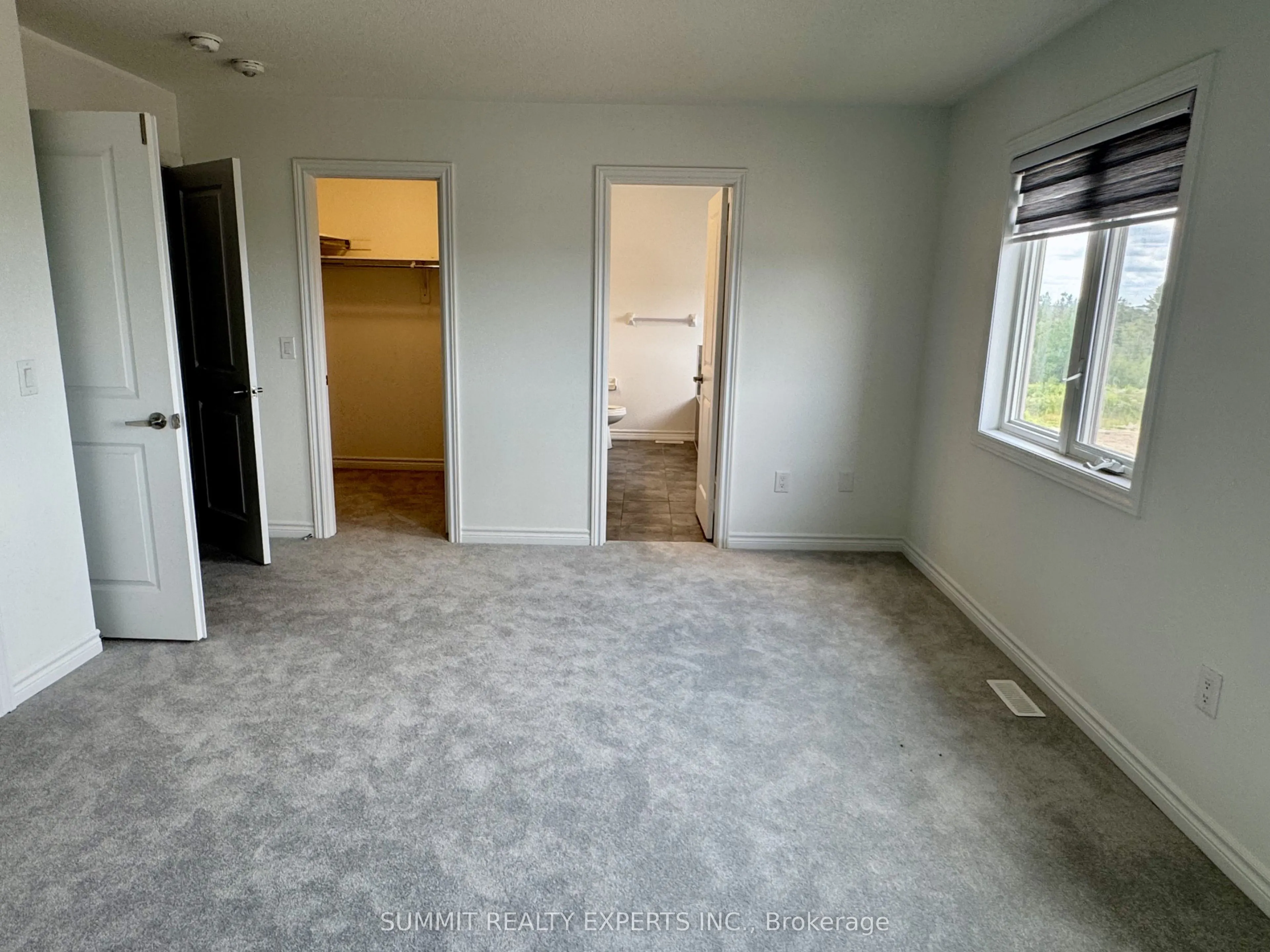 6 Mackenzie Street E