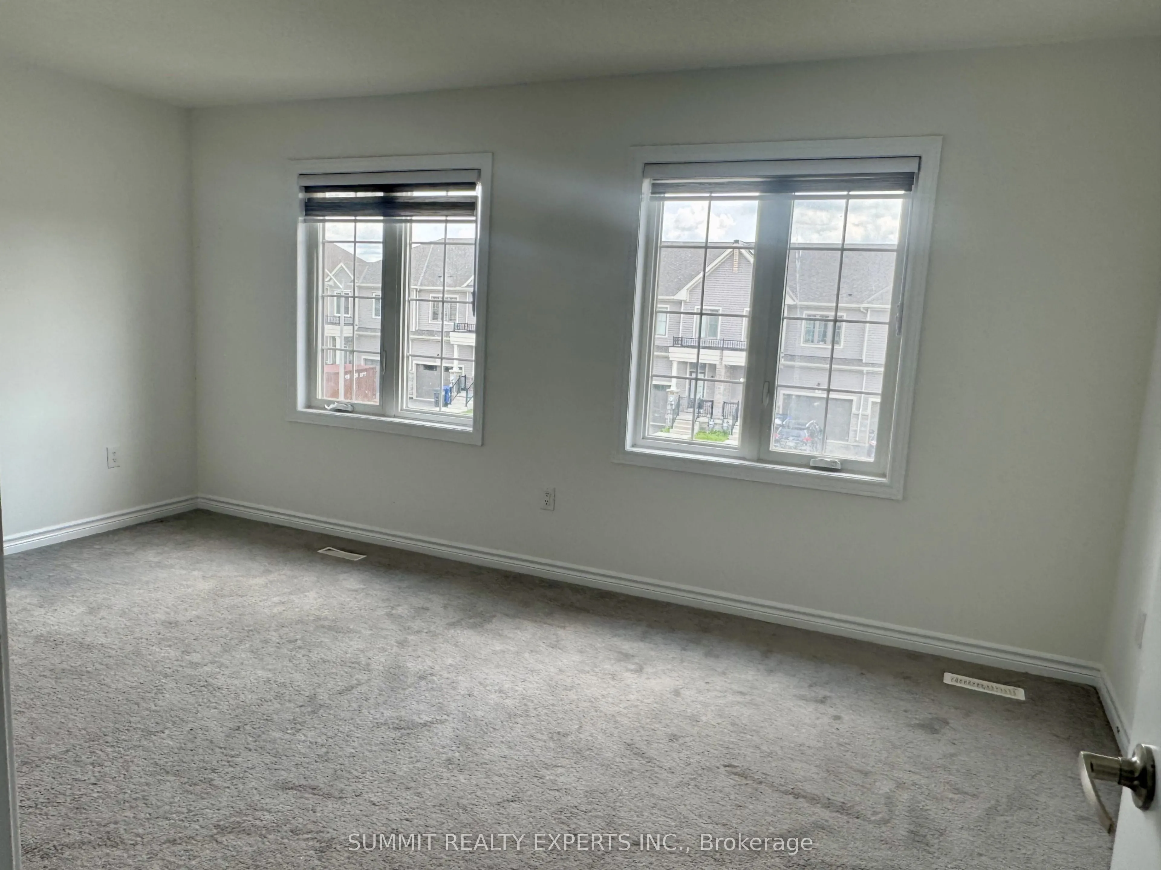 6 Mackenzie Street E