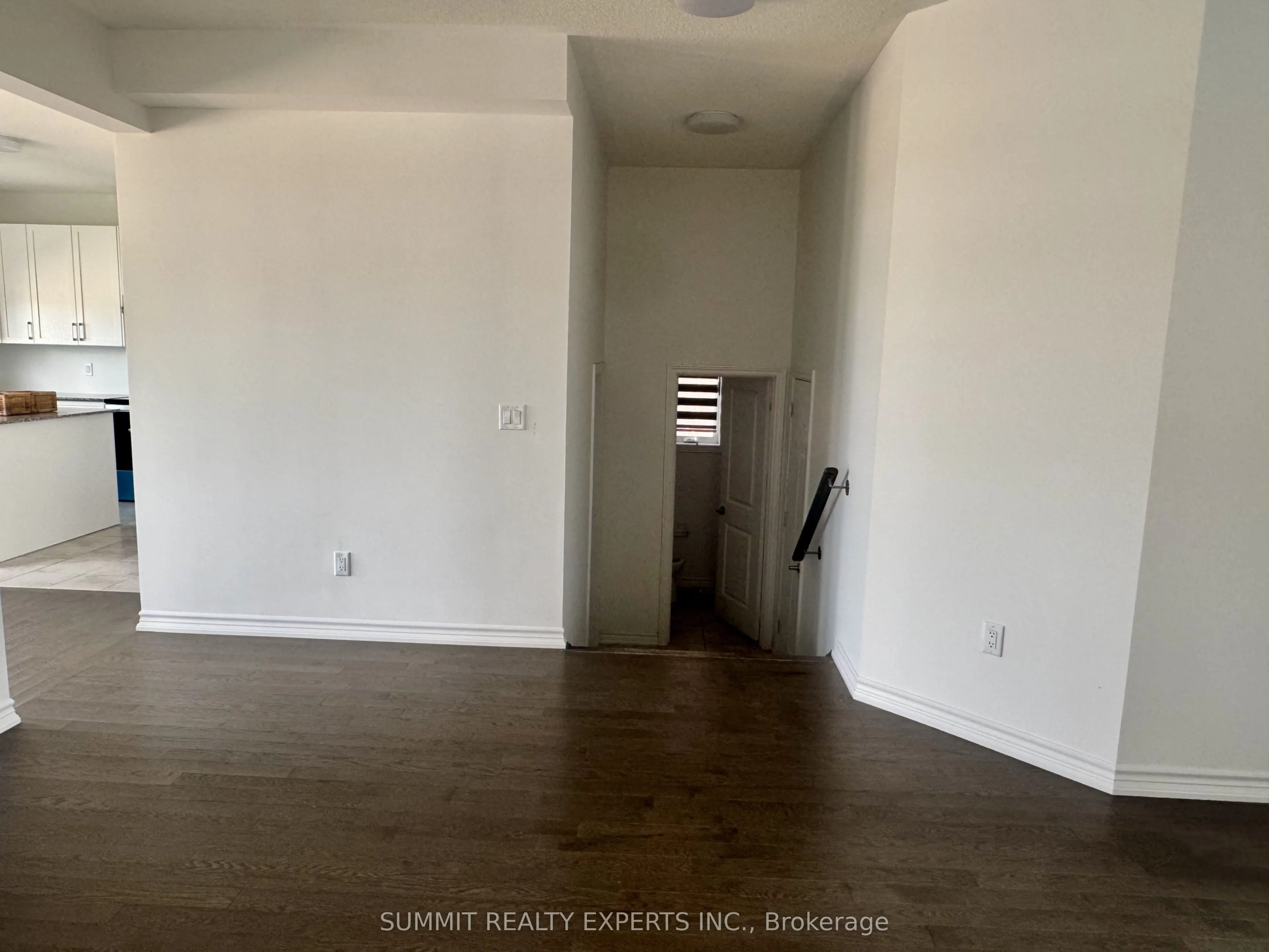 6 Mackenzie Street E